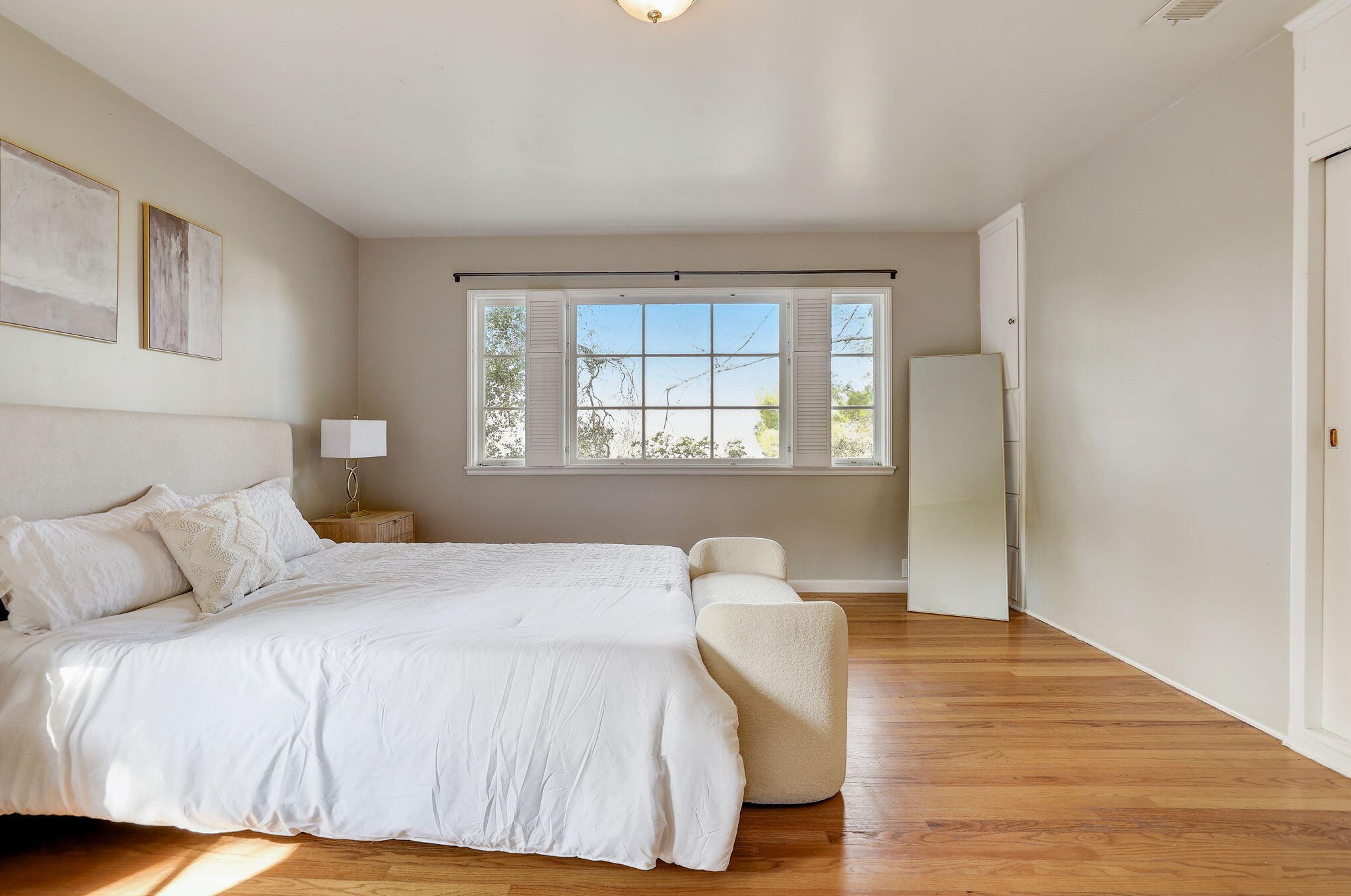 810 Monarch Dr, La Canada CA  91011-4104 exterior