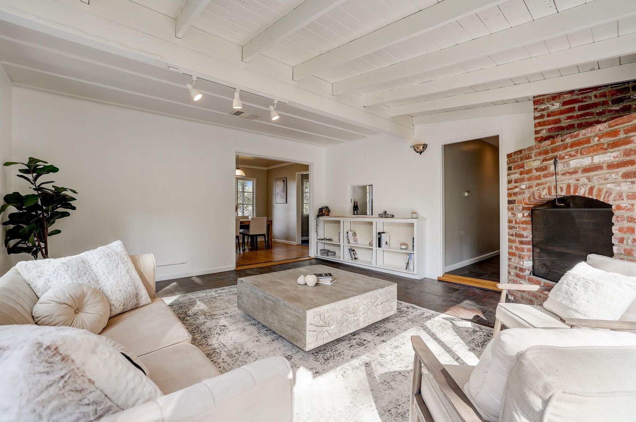 810 Monarch Dr, La Canada CA  91011-4104 exterior