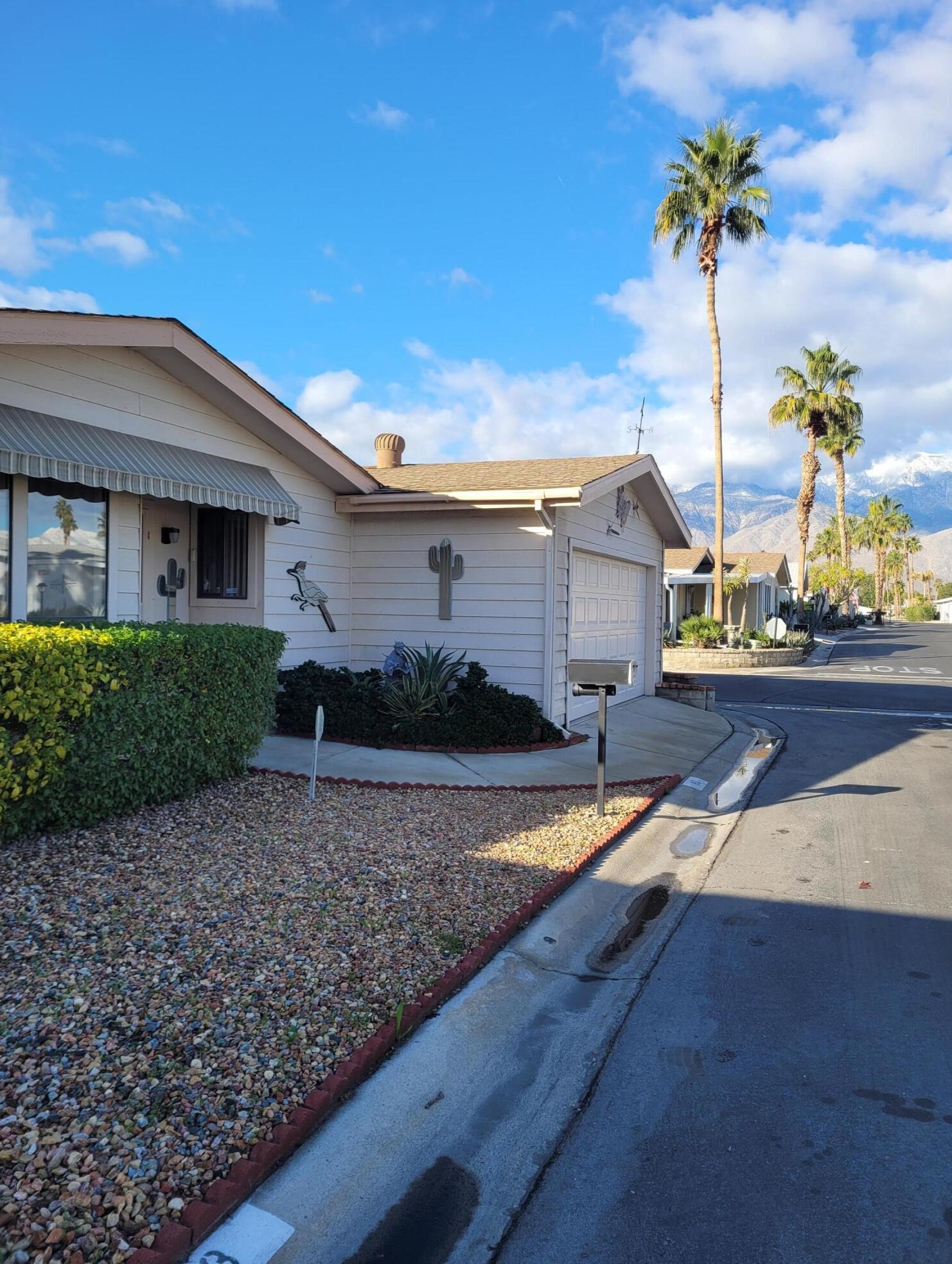 83 Zacharia Dr, Cathedral City, CA 92234