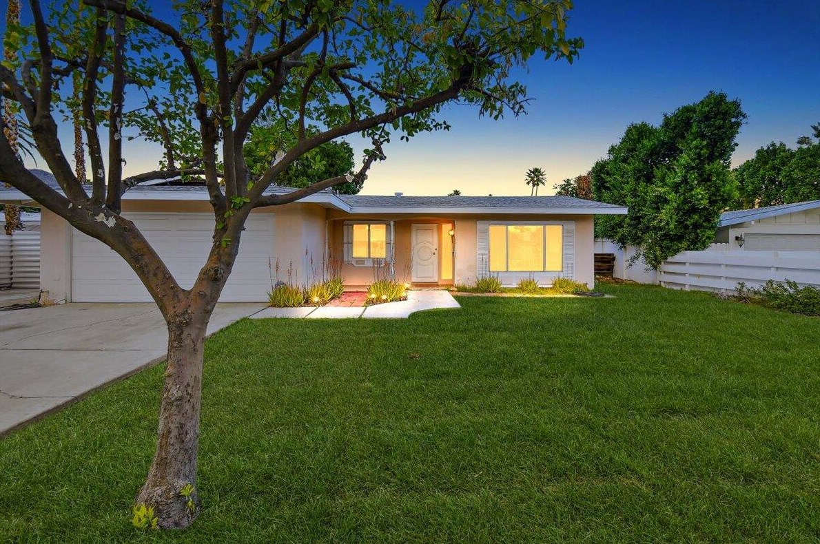 484 Sonora Rd, Palm Springs, CA 92264-8482