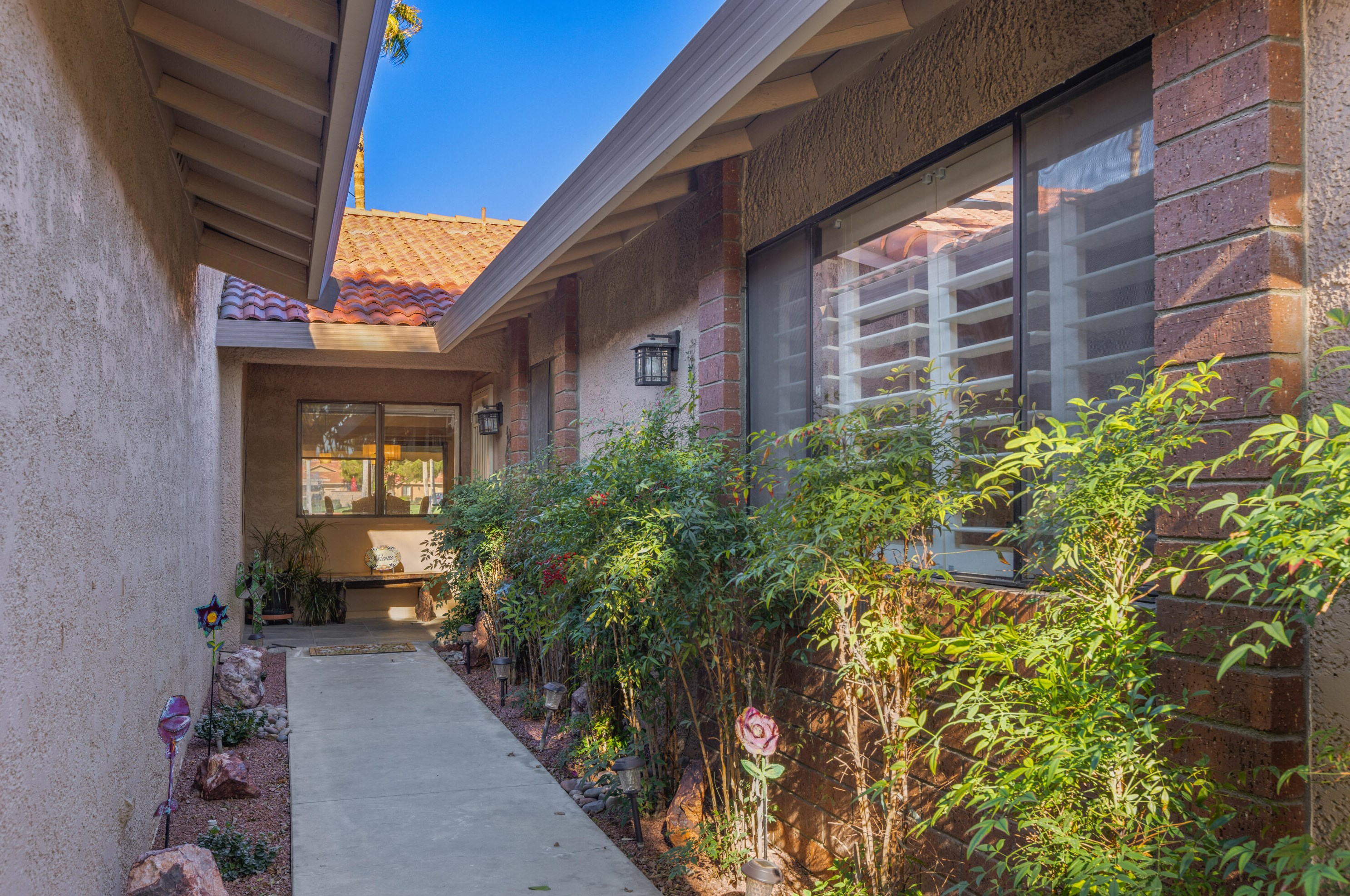 36 Joya Dr, Palm Desert, CA 92260-0327