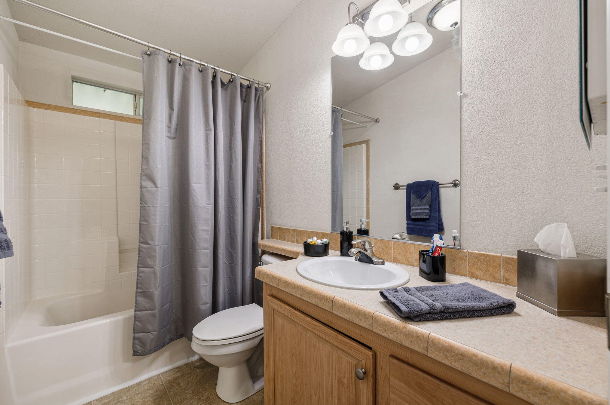 73450 Country Club Dr, Palm Desert CA  92260-8601 exterior