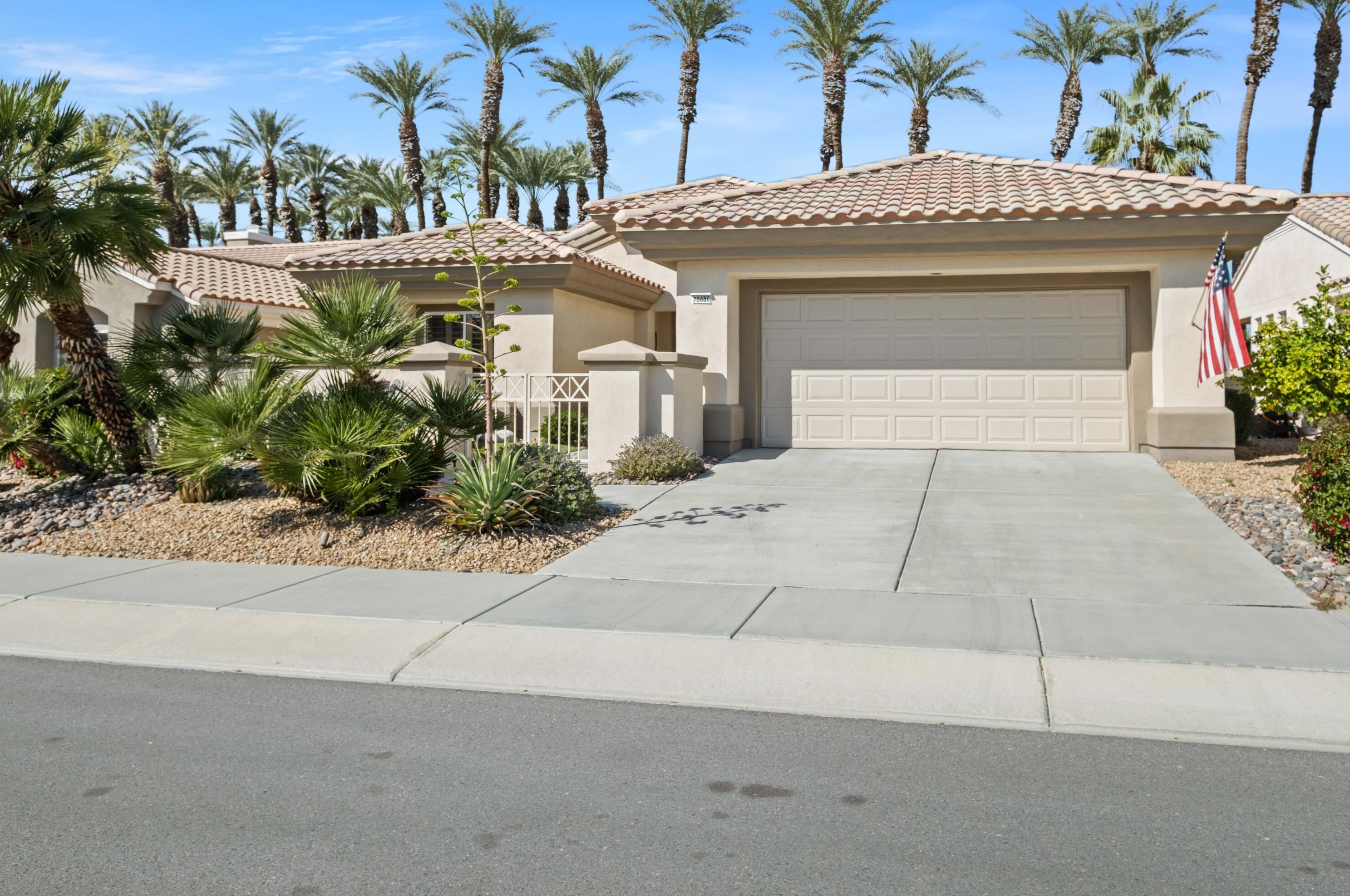 78686 Gorham Ln, Palm Desert, CA 92211-1504