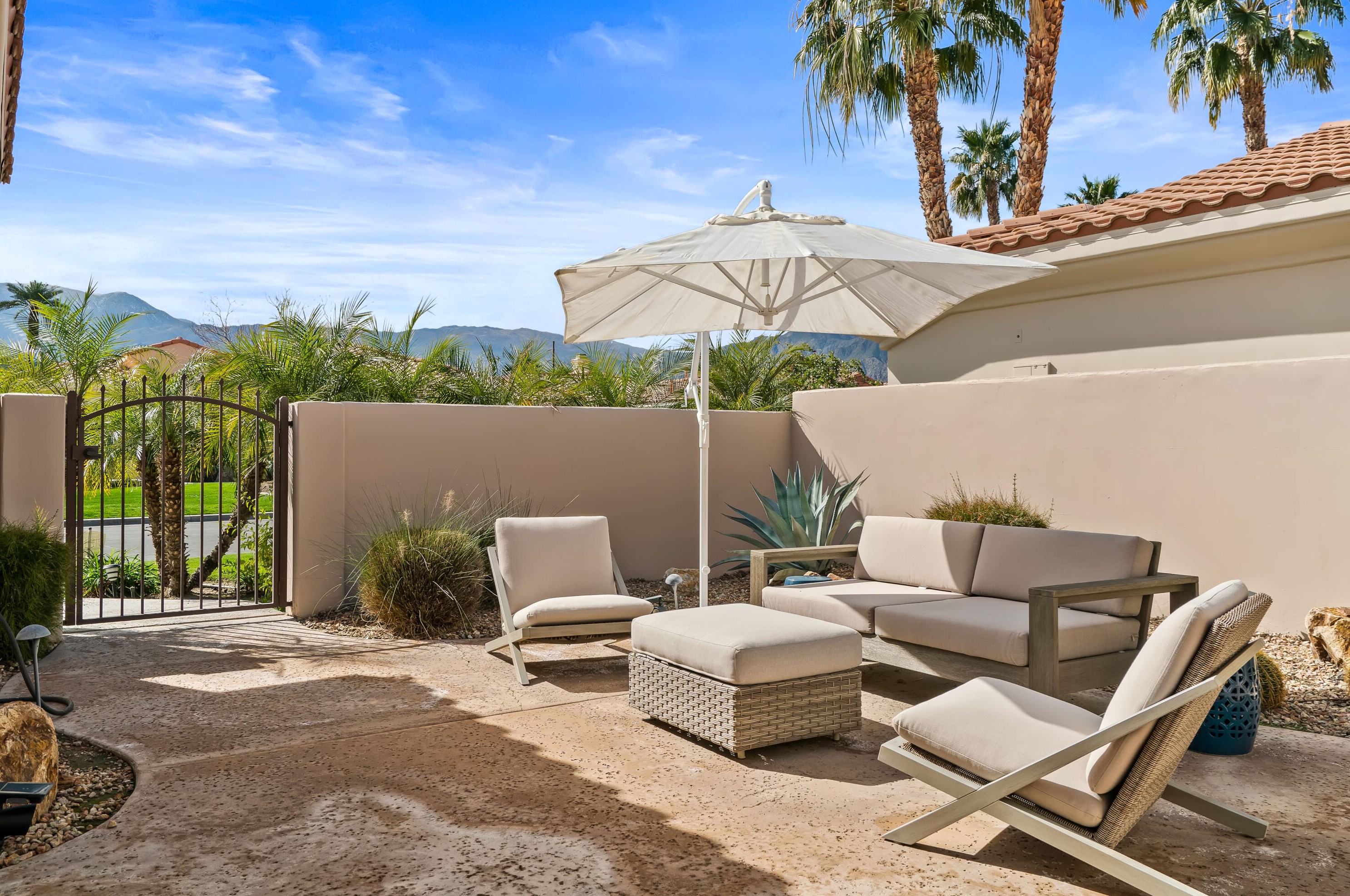 78810 Castle Pines Dr, La Quinta CA  92253-5819 exterior