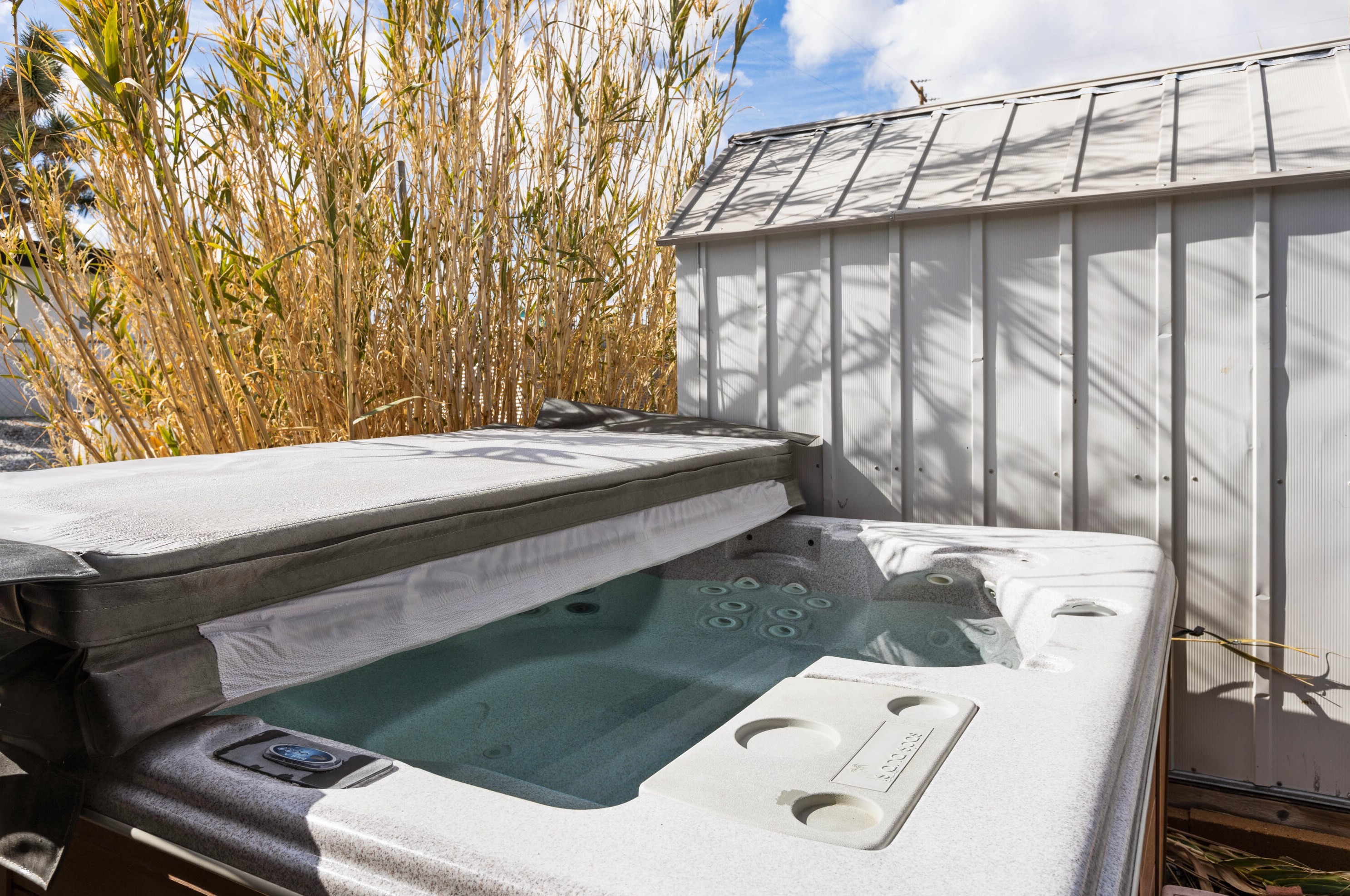 3878 Ruidosa Ave, Yucca Valley CA  92284-8658 exterior