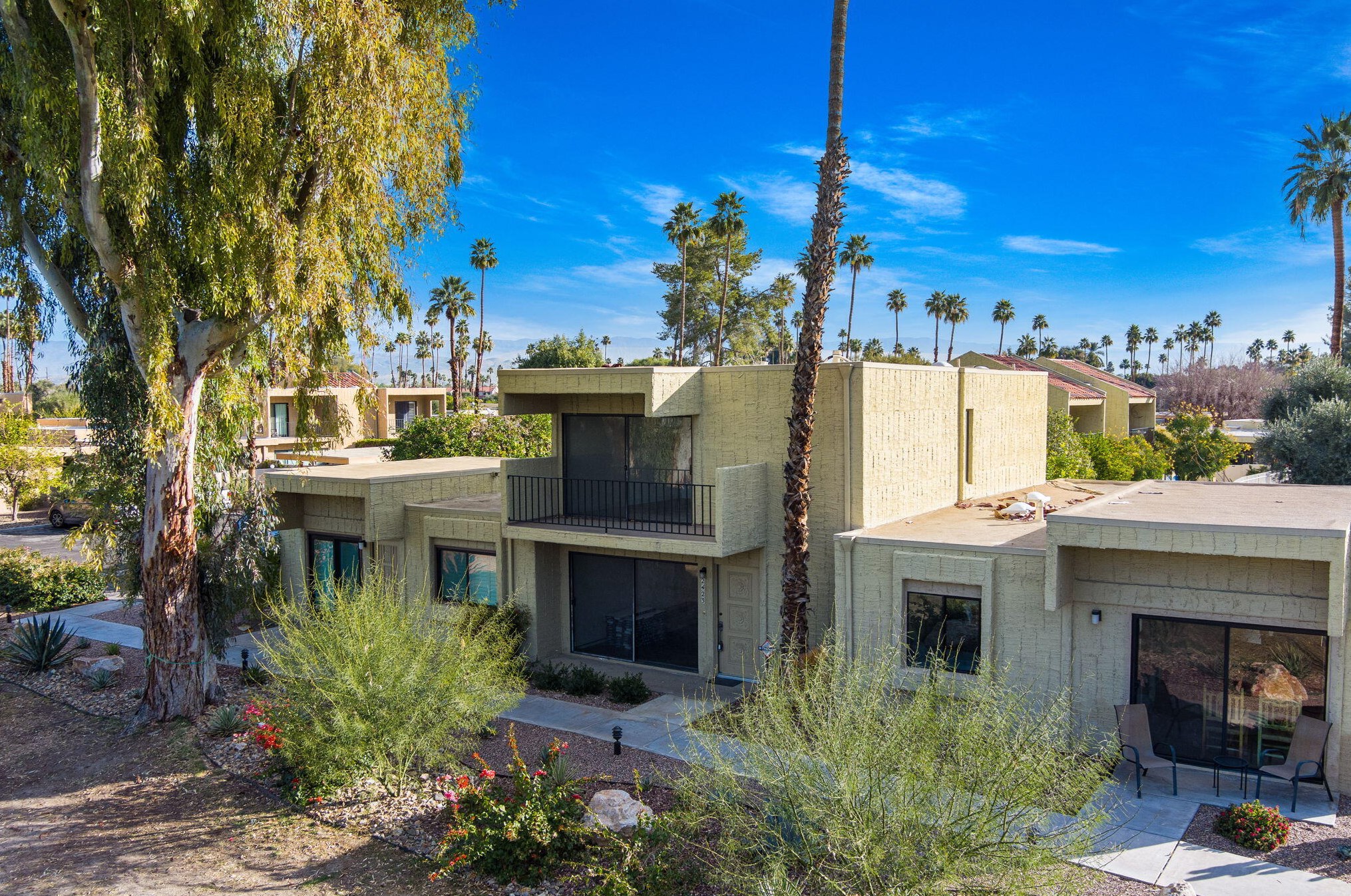 2423 Los Patos Dr, Palm Springs, CA 92264-6039