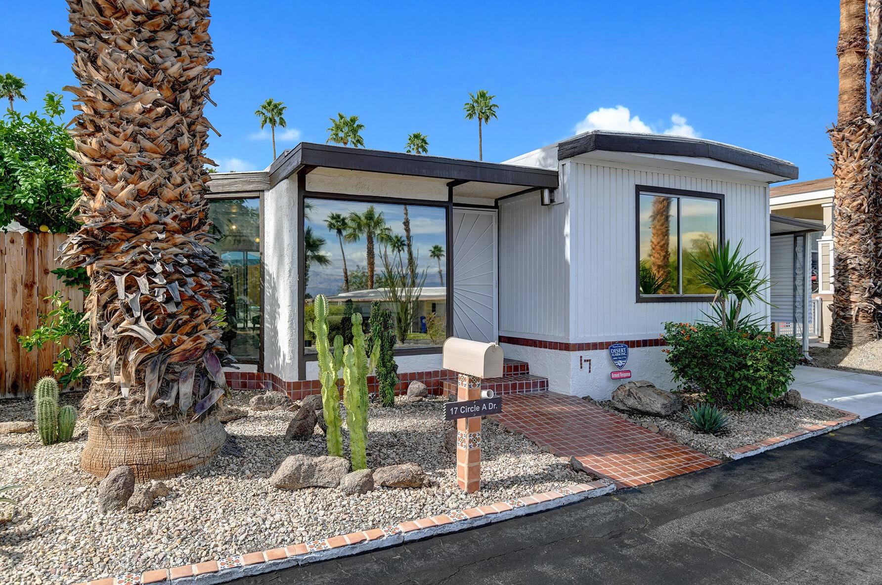 17 Circle A Dr, Palm Desert CA  92260-6400 exterior