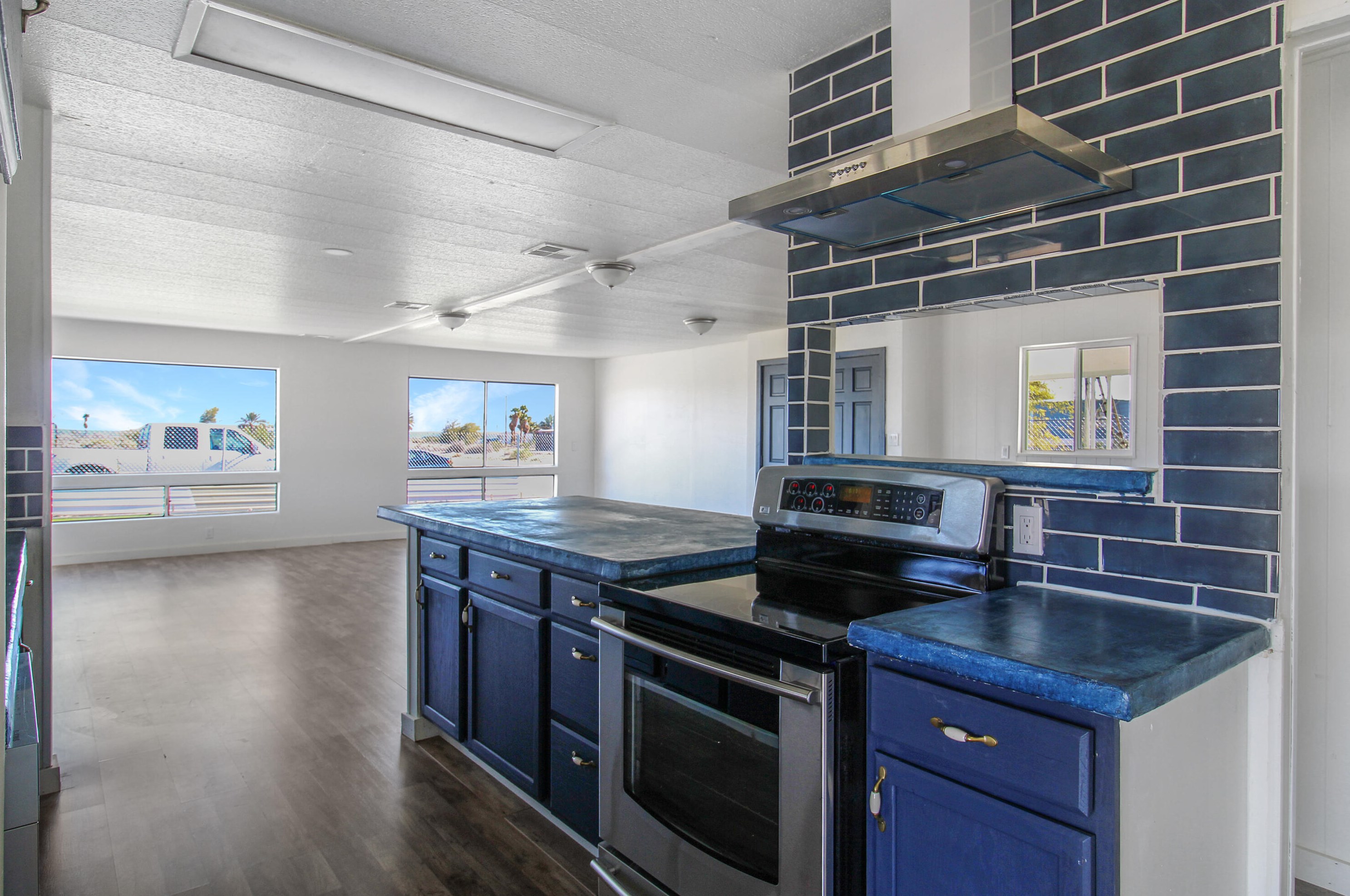 2543 Sea Belle Ave, Thermal, CA 92274