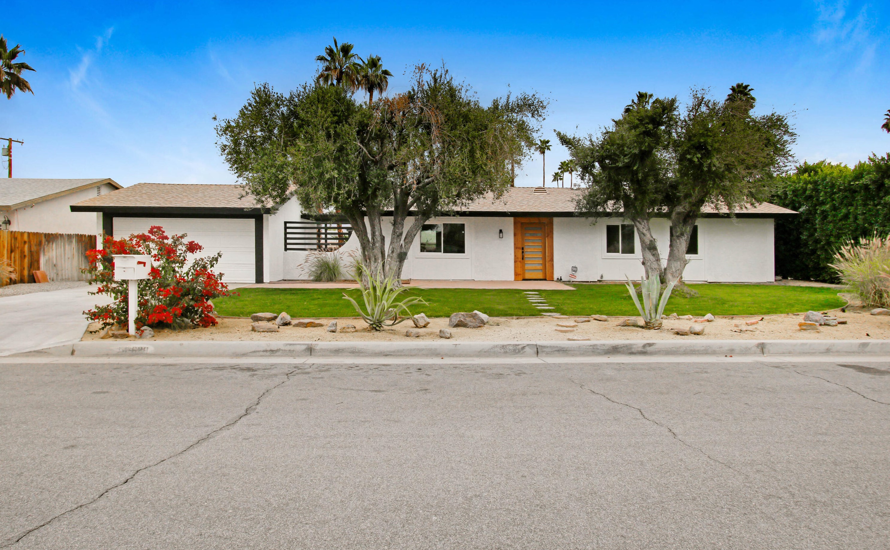 44620 Santa Margarita Ave, Palm Desert, CA 92260-3717