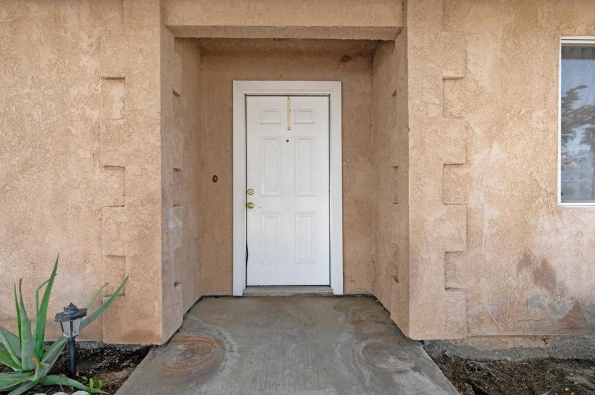 11800 Verbena Dr, Desert Hot Springs CA  92240-3328 exterior