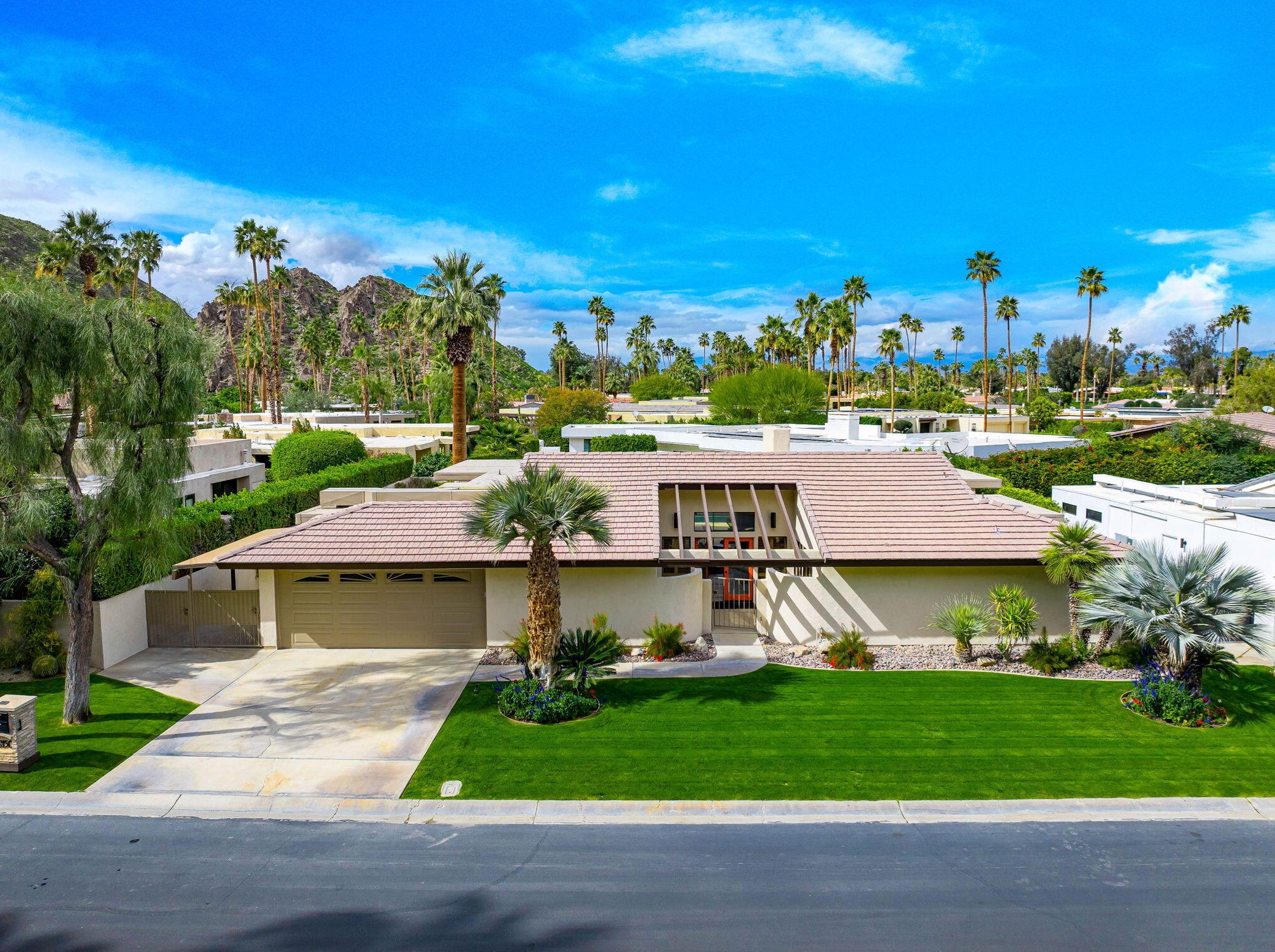 46450 Manitou Dr, Palm Desert, CA 92210-9046