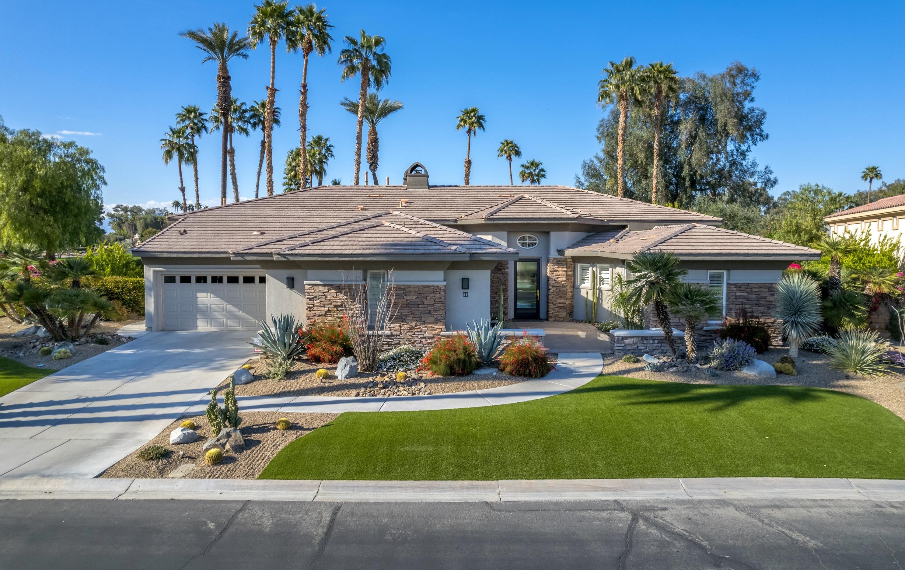 1 Oakmont Dr, Rancho Mirage, CA 92270-1485