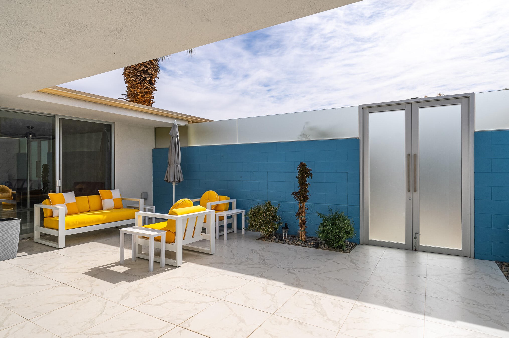 385 Desert Lakes Dr, Palm Springs, CA 92264-5513