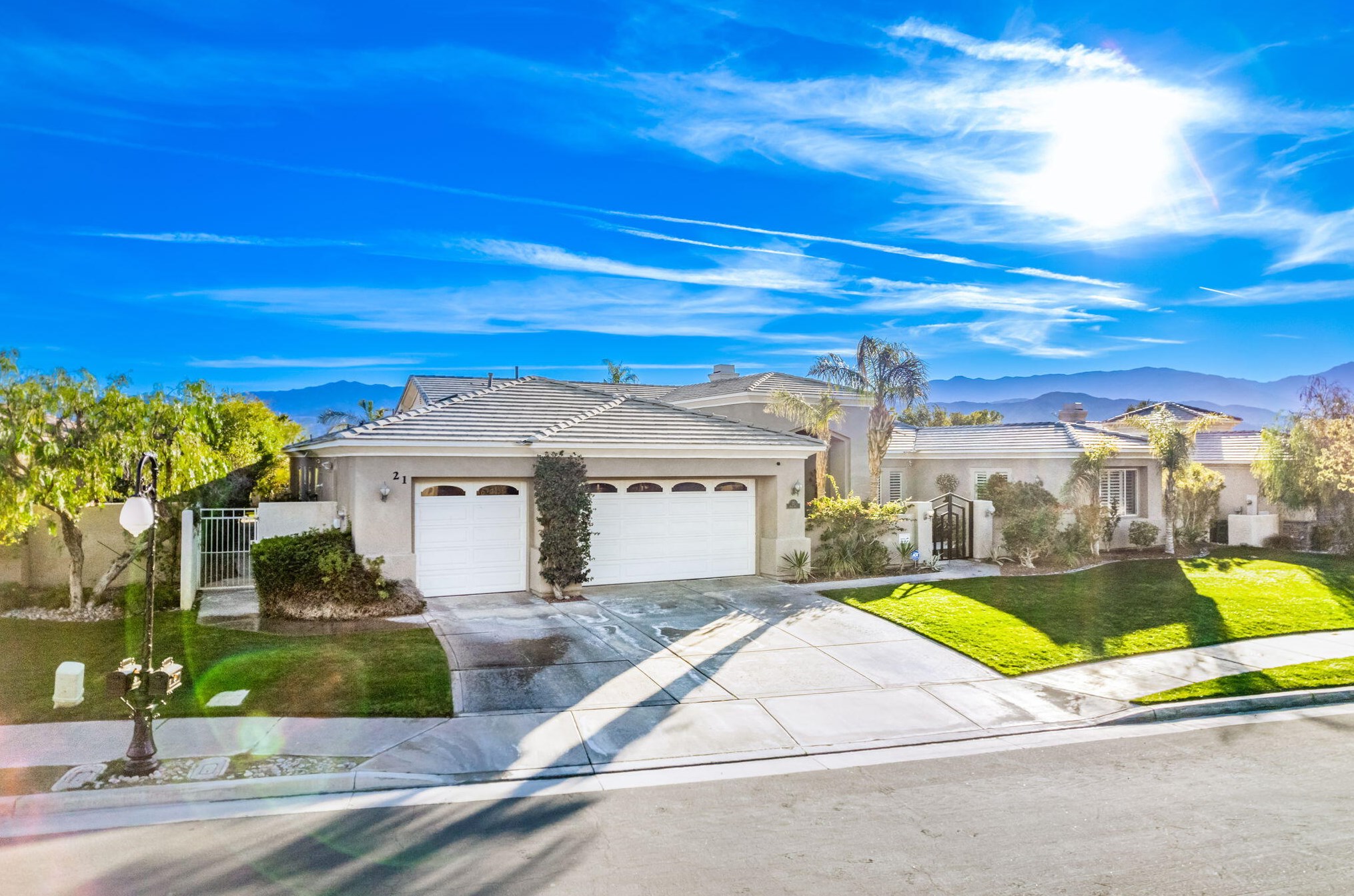 21 Paris Way, Rancho Mirage CA  92270-2721 exterior