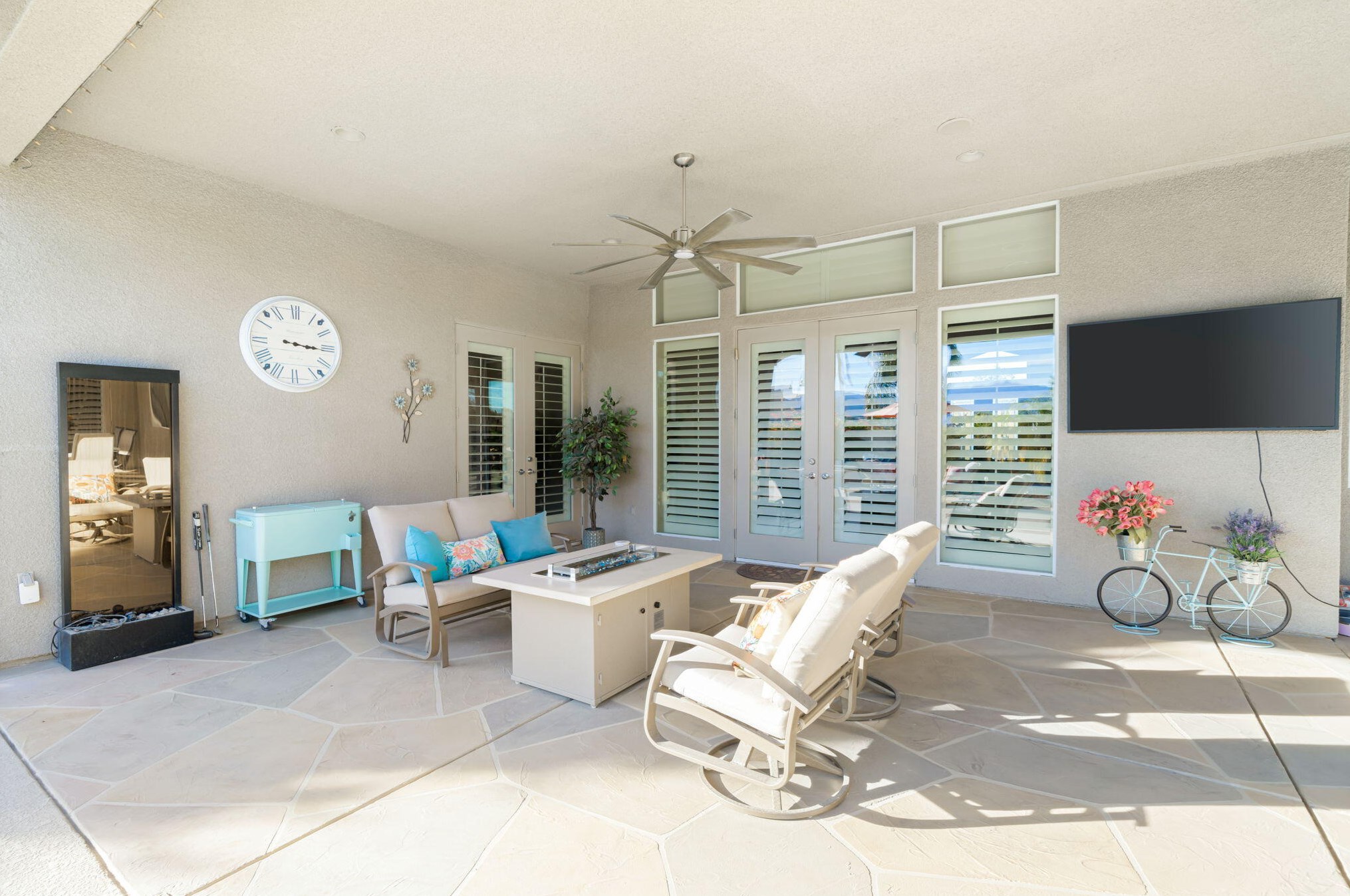 21 Paris Way, Rancho Mirage CA  92270-2721 exterior