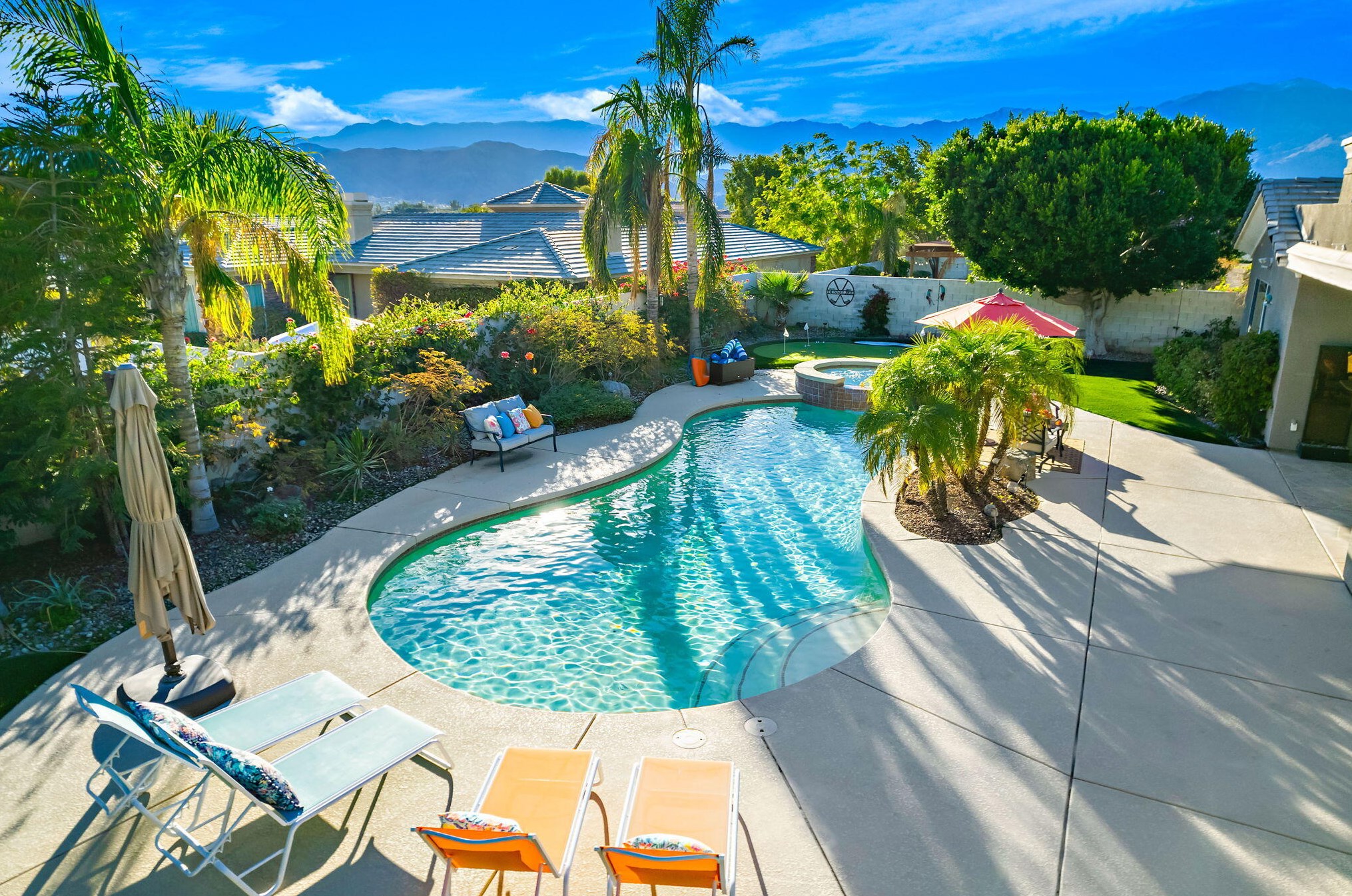 21 Paris Way, Rancho Mirage CA  92270-2721 exterior