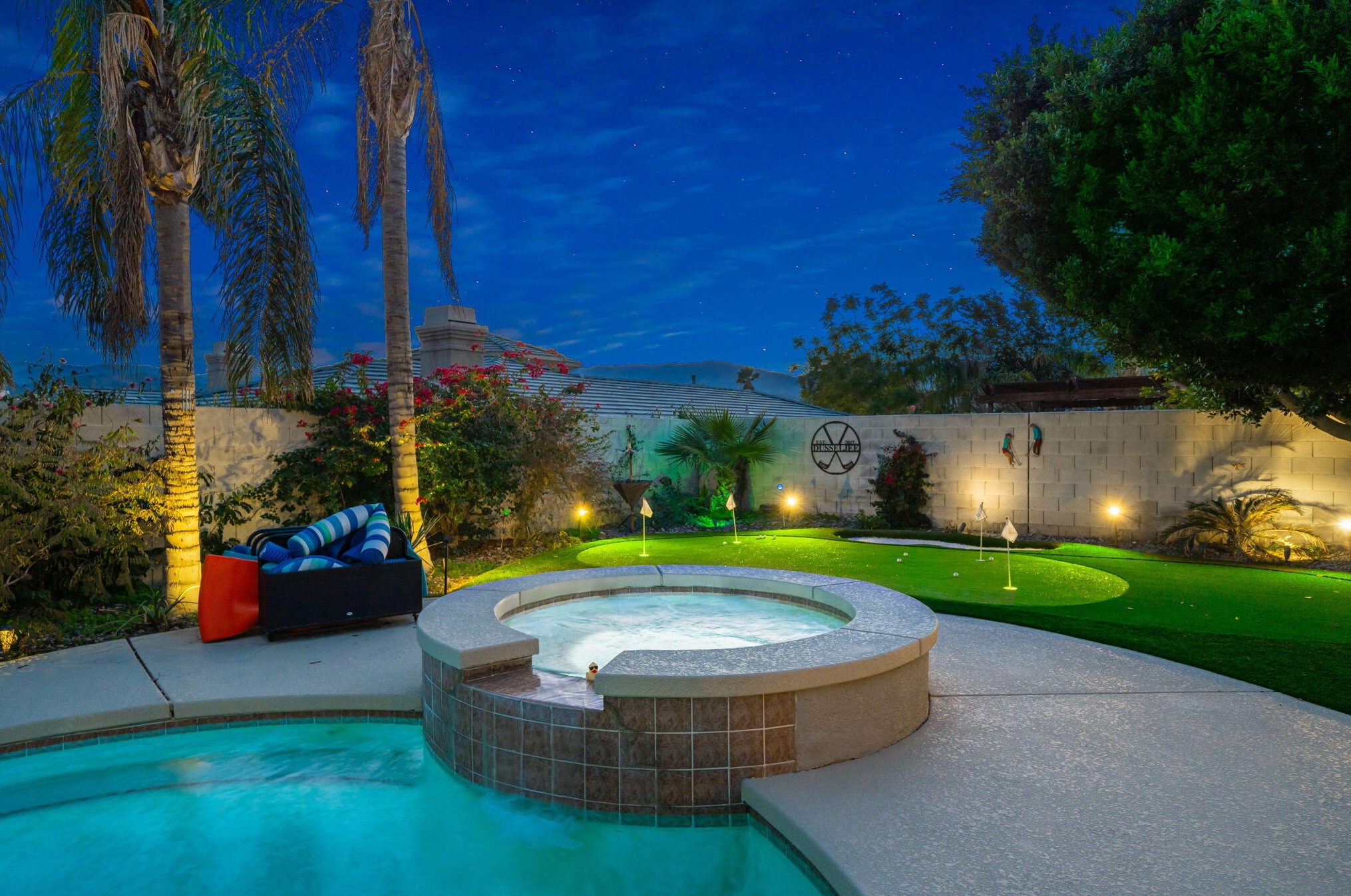 21 Paris Way, Rancho Mirage CA  92270-2721 exterior