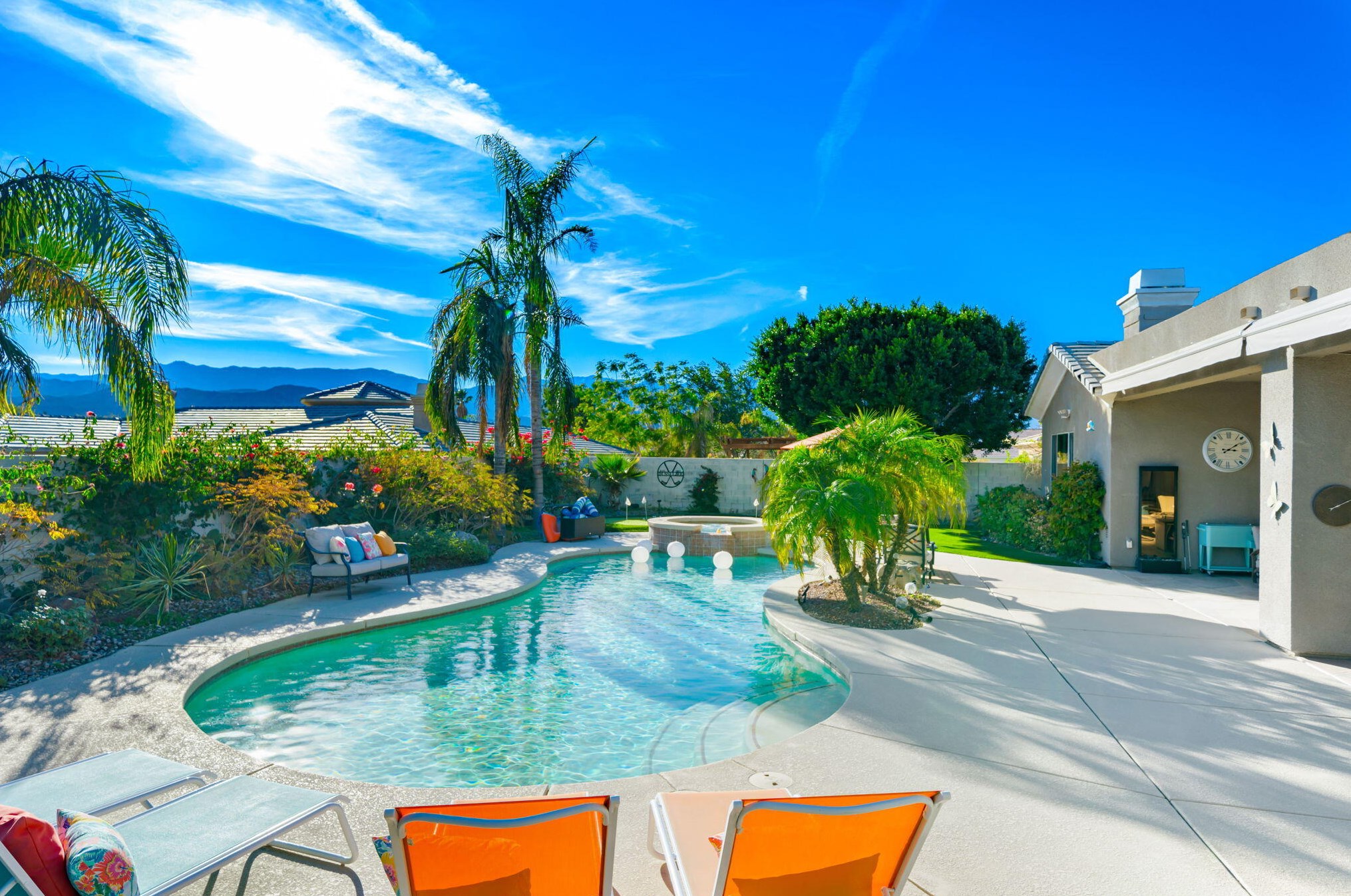 21 Paris Way, Rancho Mirage CA  92270-2721 exterior