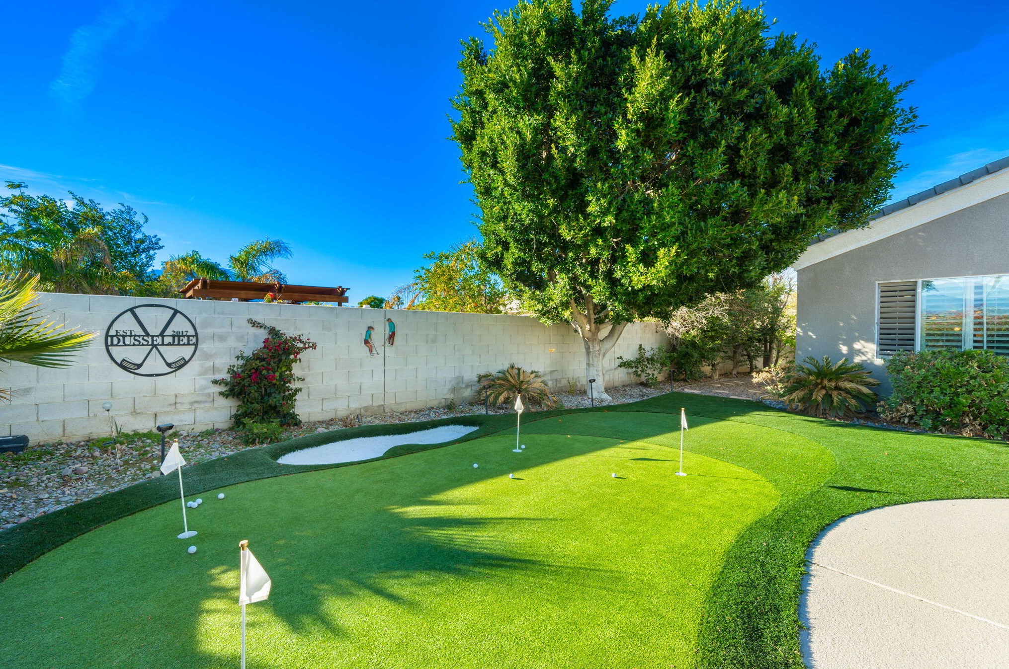 21 Paris Way, Rancho Mirage CA  92270-2721 exterior
