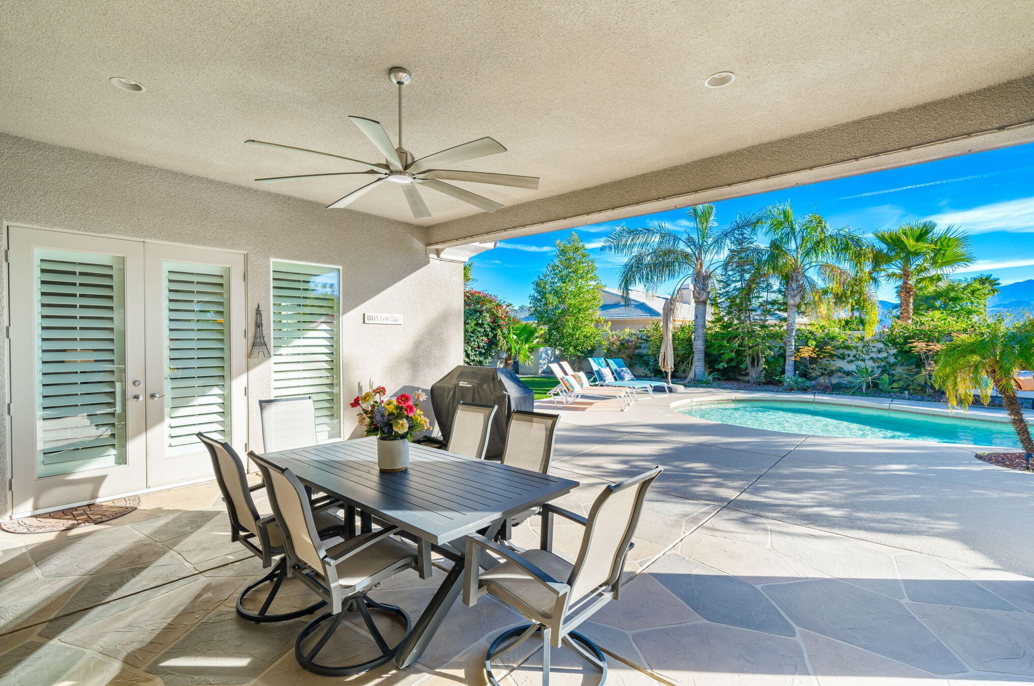 21 Paris Way, Rancho Mirage CA  92270-2721 exterior