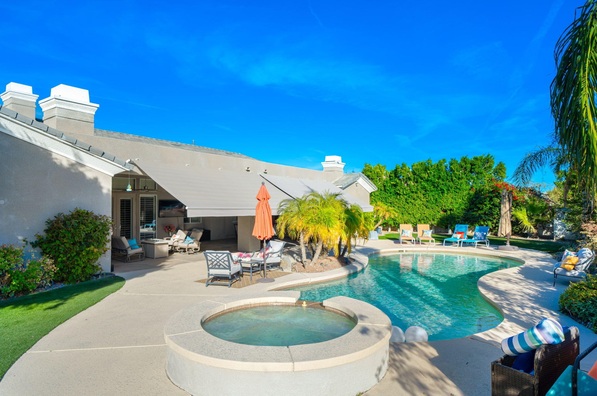 21 Paris Way, Rancho Mirage CA  92270-2721 exterior