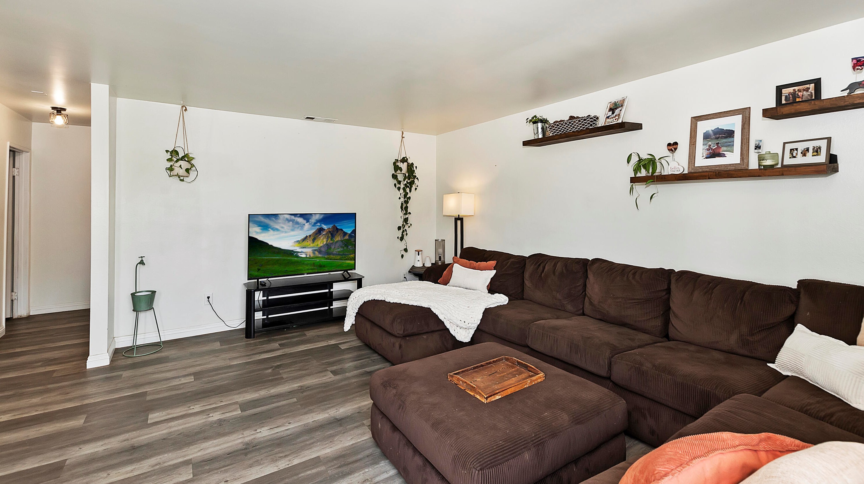 5260 Camino Real, Riverside CA  92509-5408 exterior