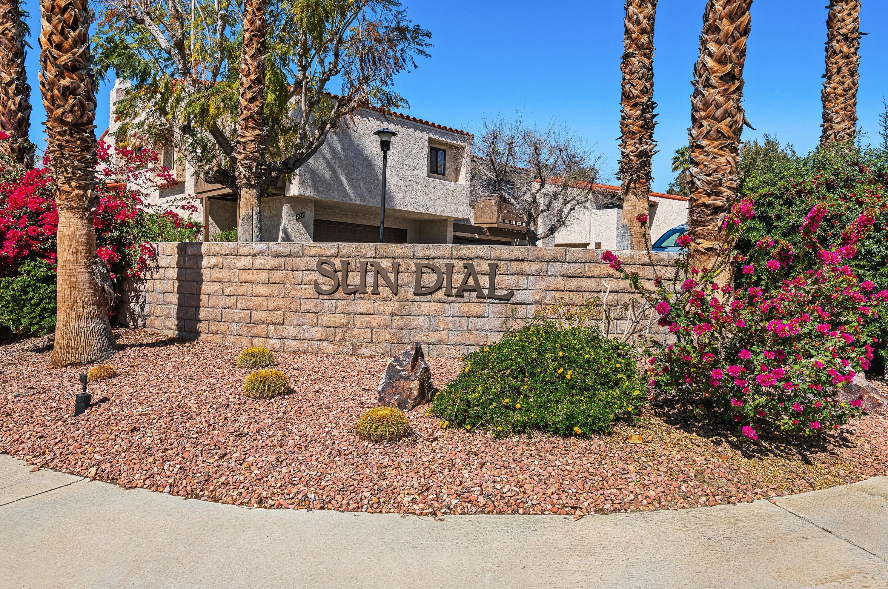 285 Civic Dr, Palm Springs, CA 92262-6905
