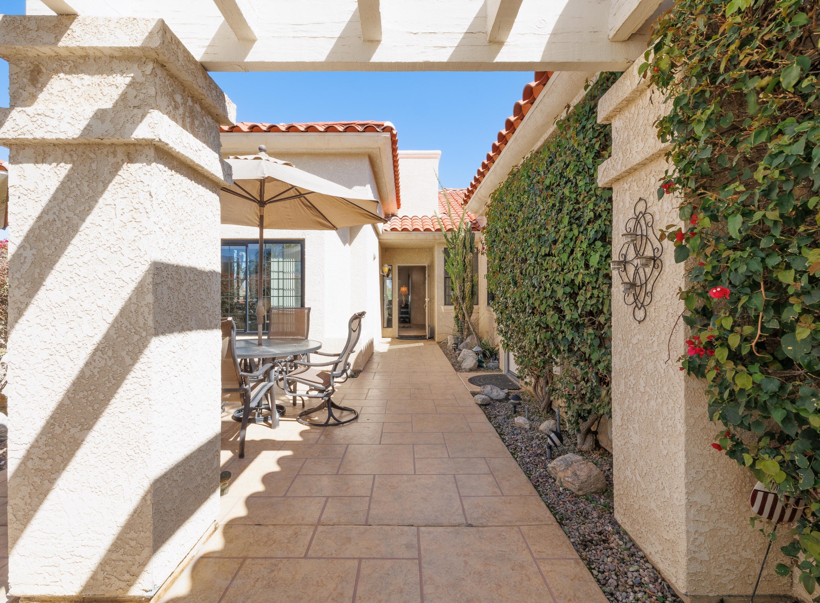 110 Brandigo Cir, Palm Desert, CA 92211-1779