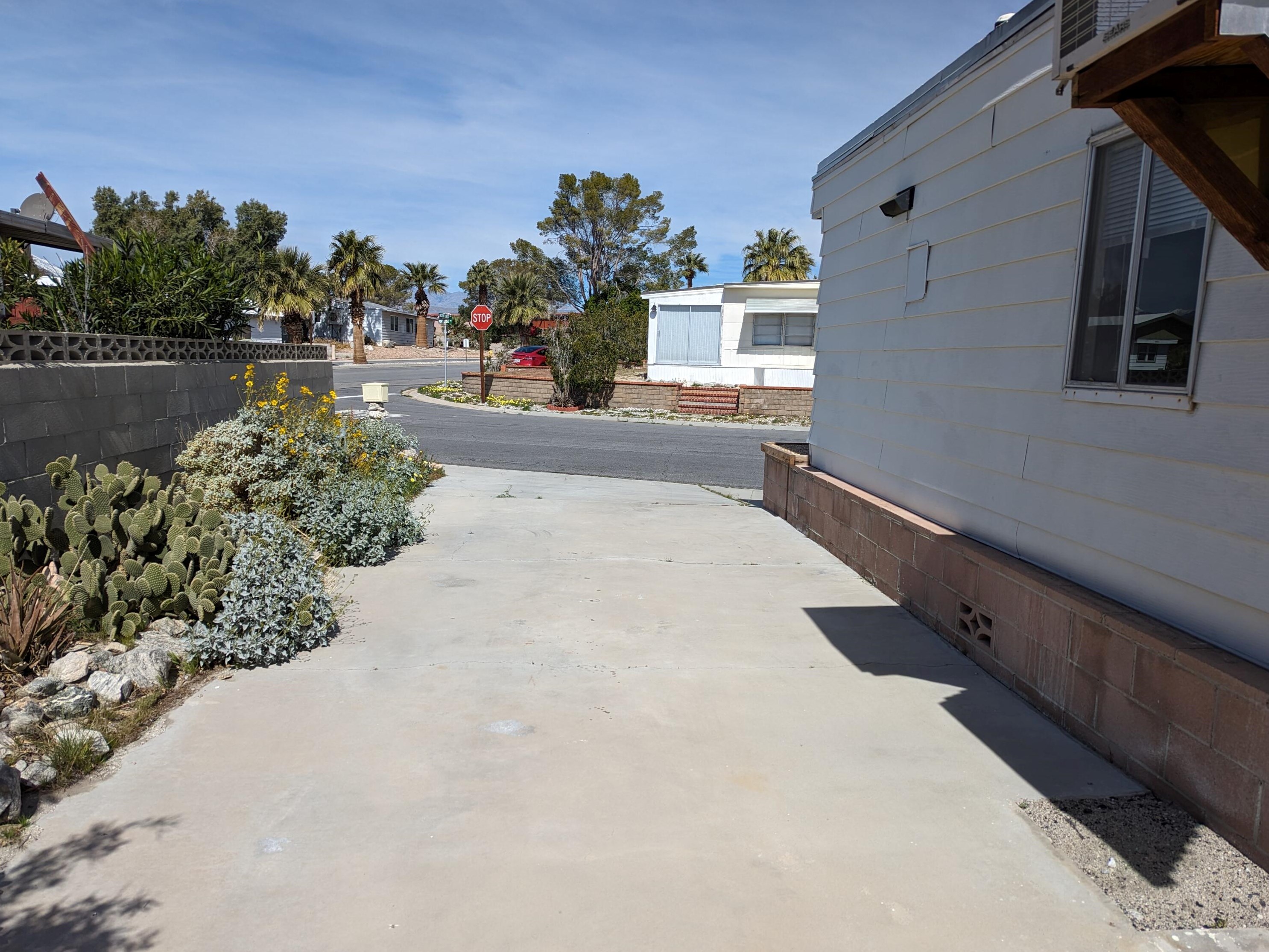 69411 Poolside Dr, Desert Hot Springs CA  92241-8715 exterior