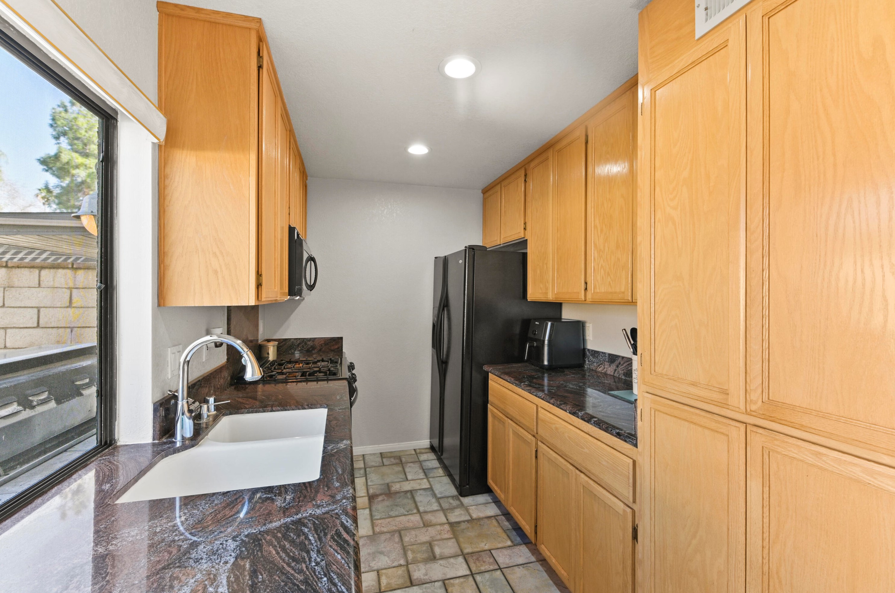 2856 Tropicana Dr, Riverside CA  92504-4282 exterior