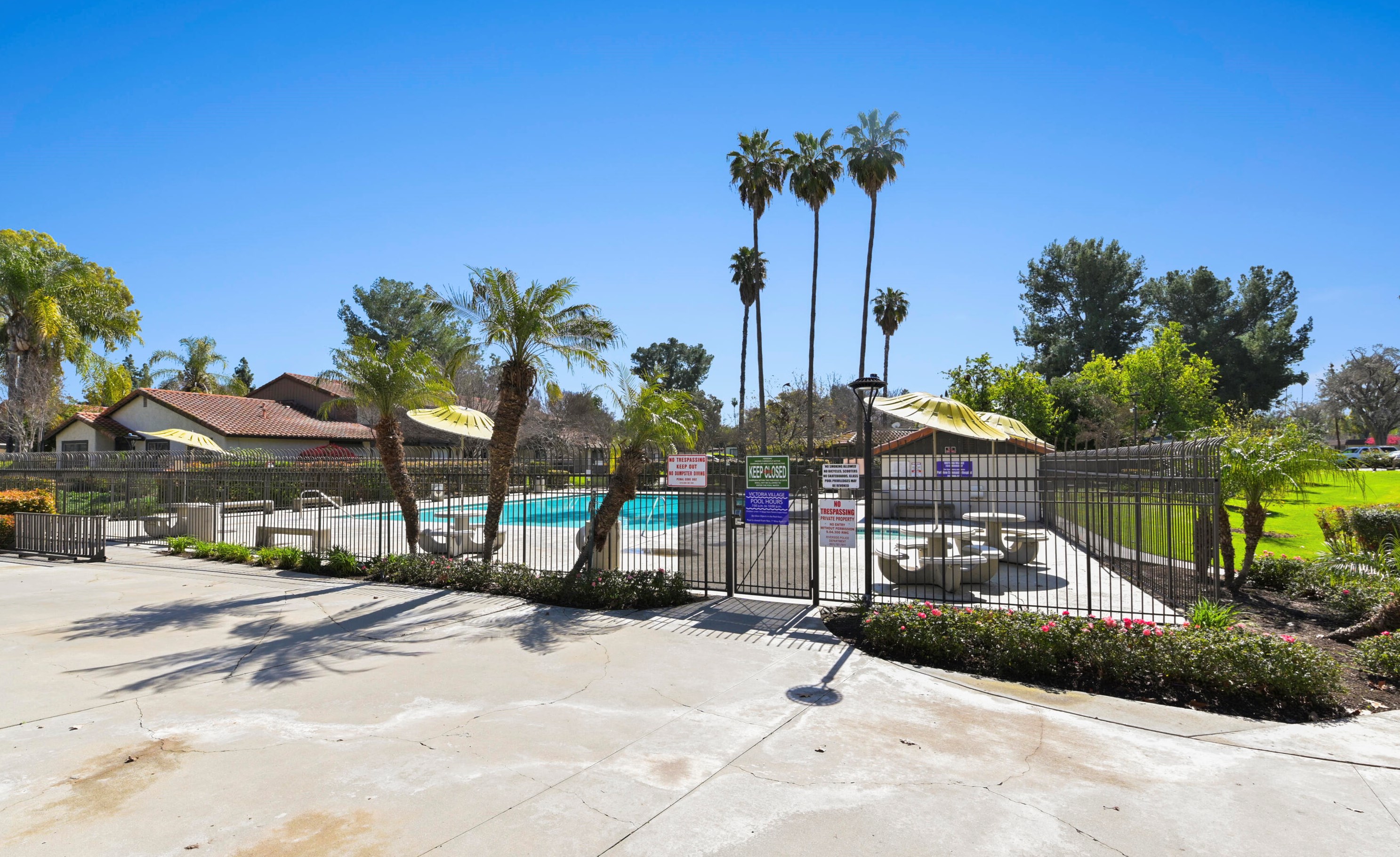 2856 Tropicana Dr, Riverside CA  92504-4282 exterior