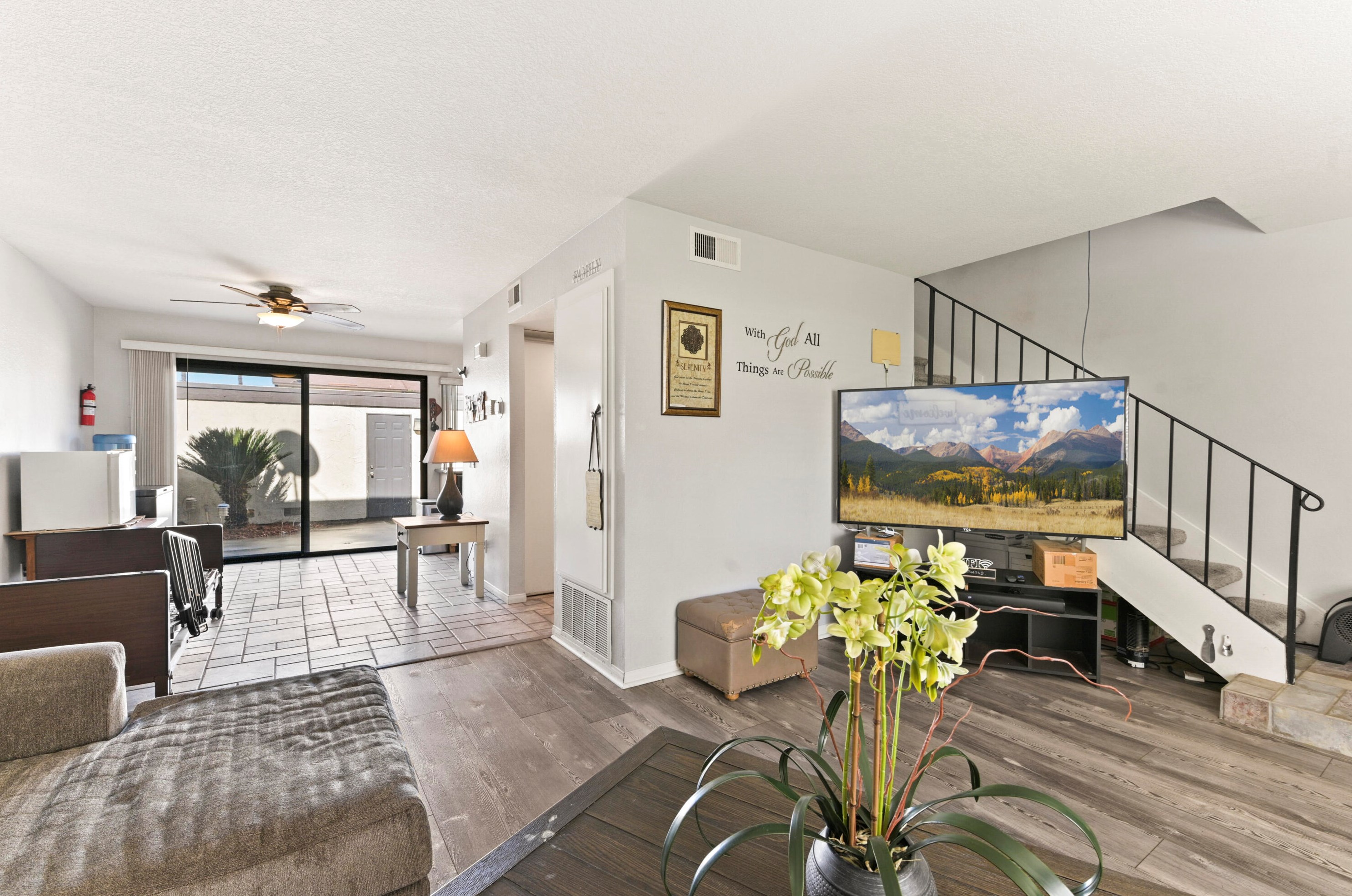 2856 Tropicana Dr, Riverside CA  92504-4282 exterior