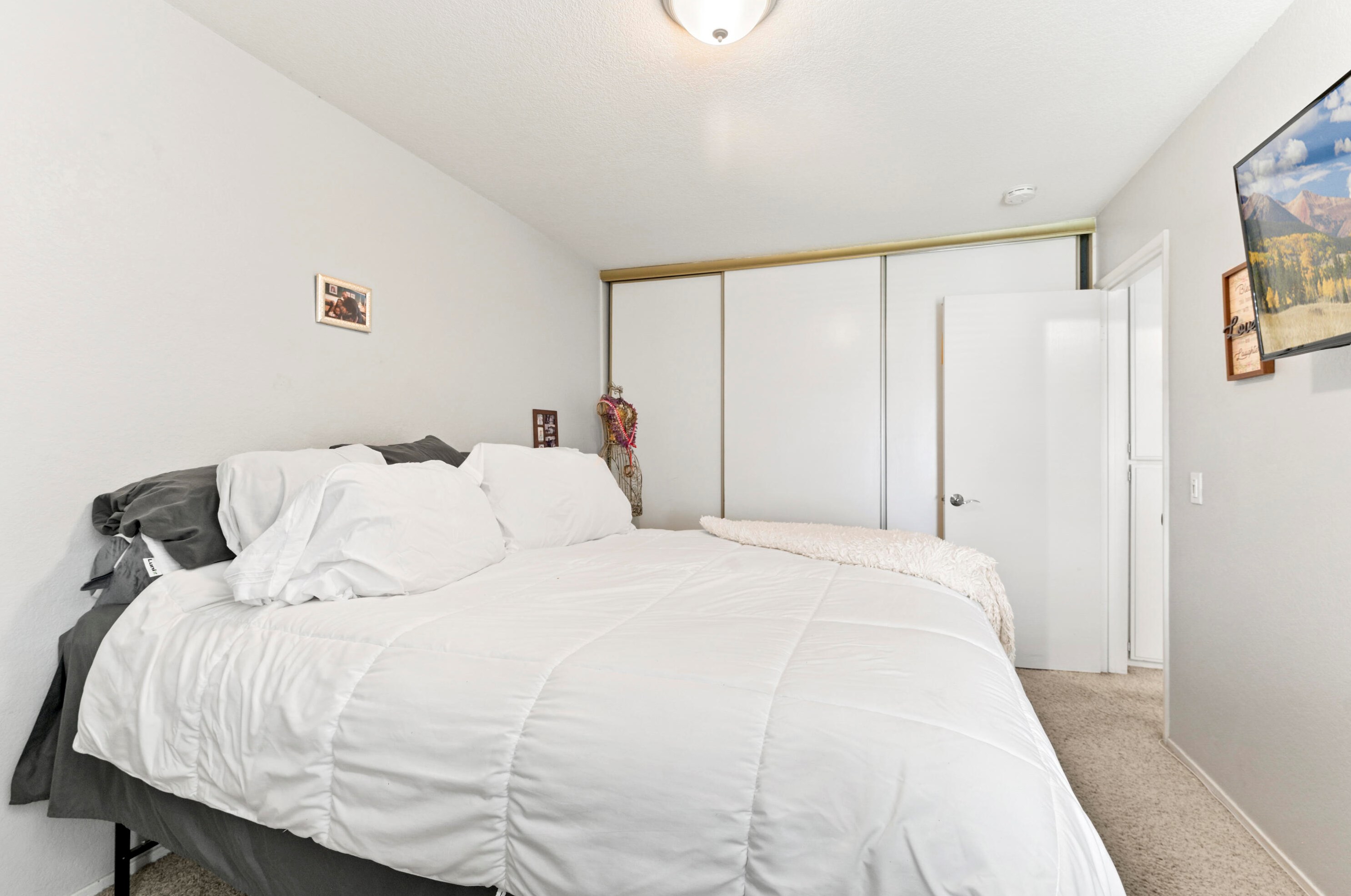 2856 Tropicana Dr, Riverside CA  92504-4282 exterior