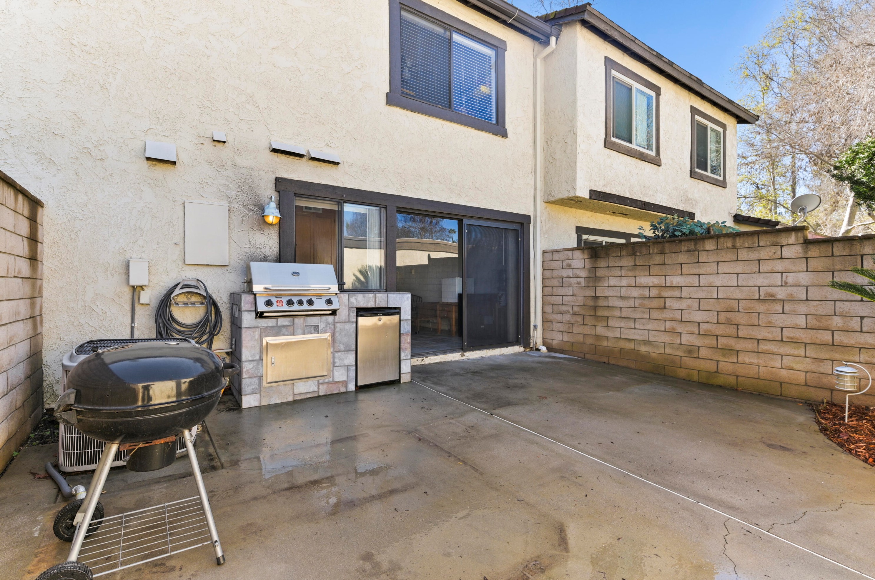 2856 Tropicana Dr, Riverside CA  92504-4282 exterior