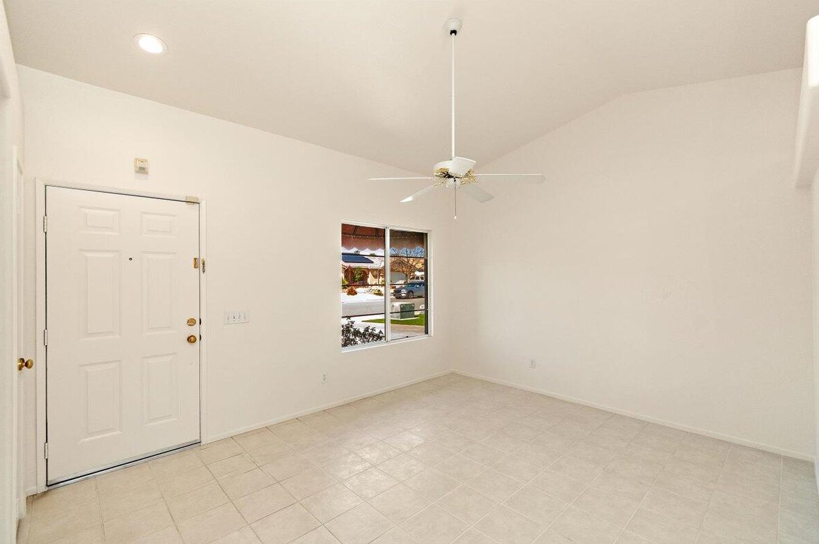 37846 Emerson Dr, Palm Desert, CA 92211-2039