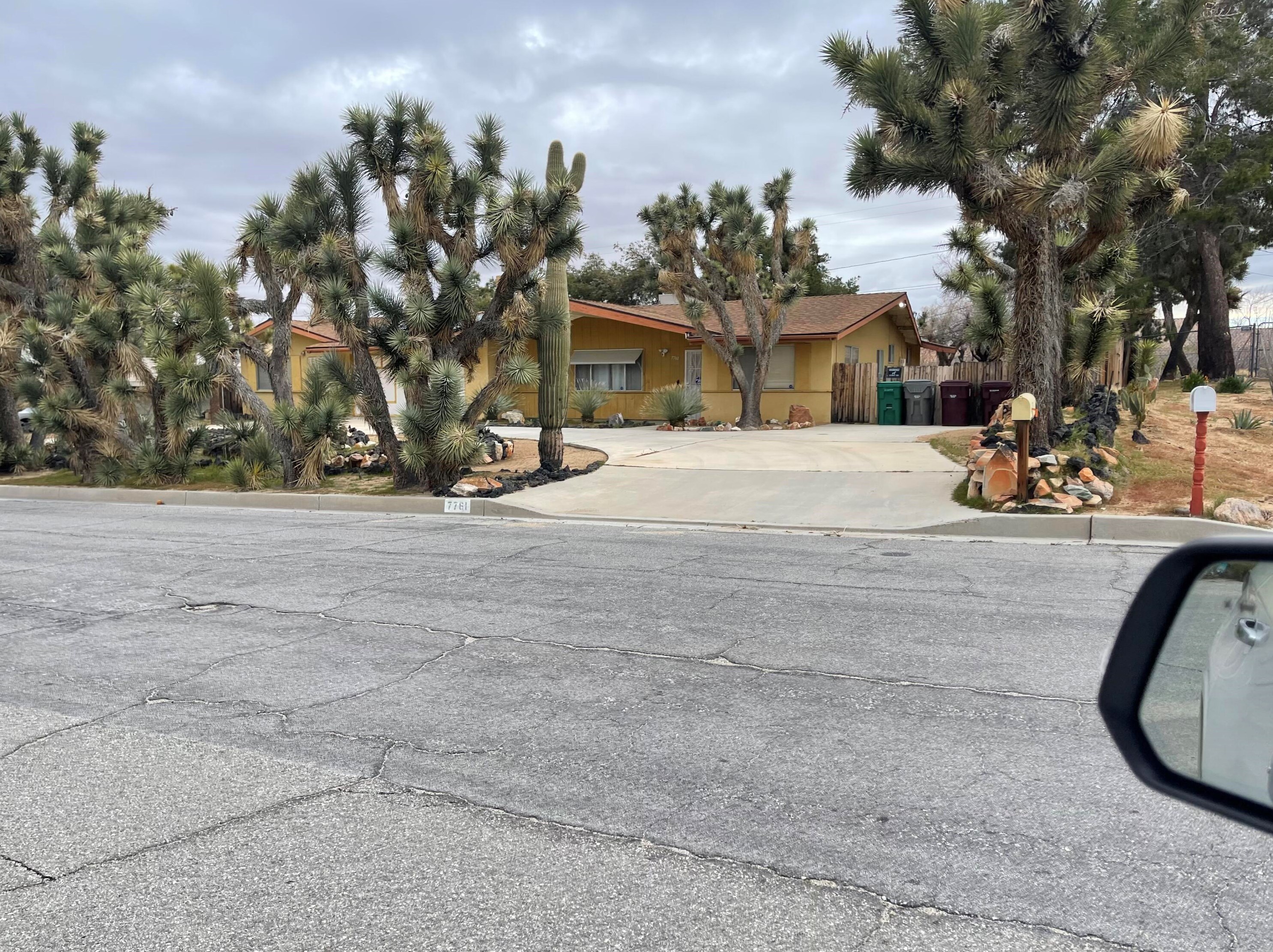 7761 Amador Ave, Yucca Valley, CA 92284-4004
