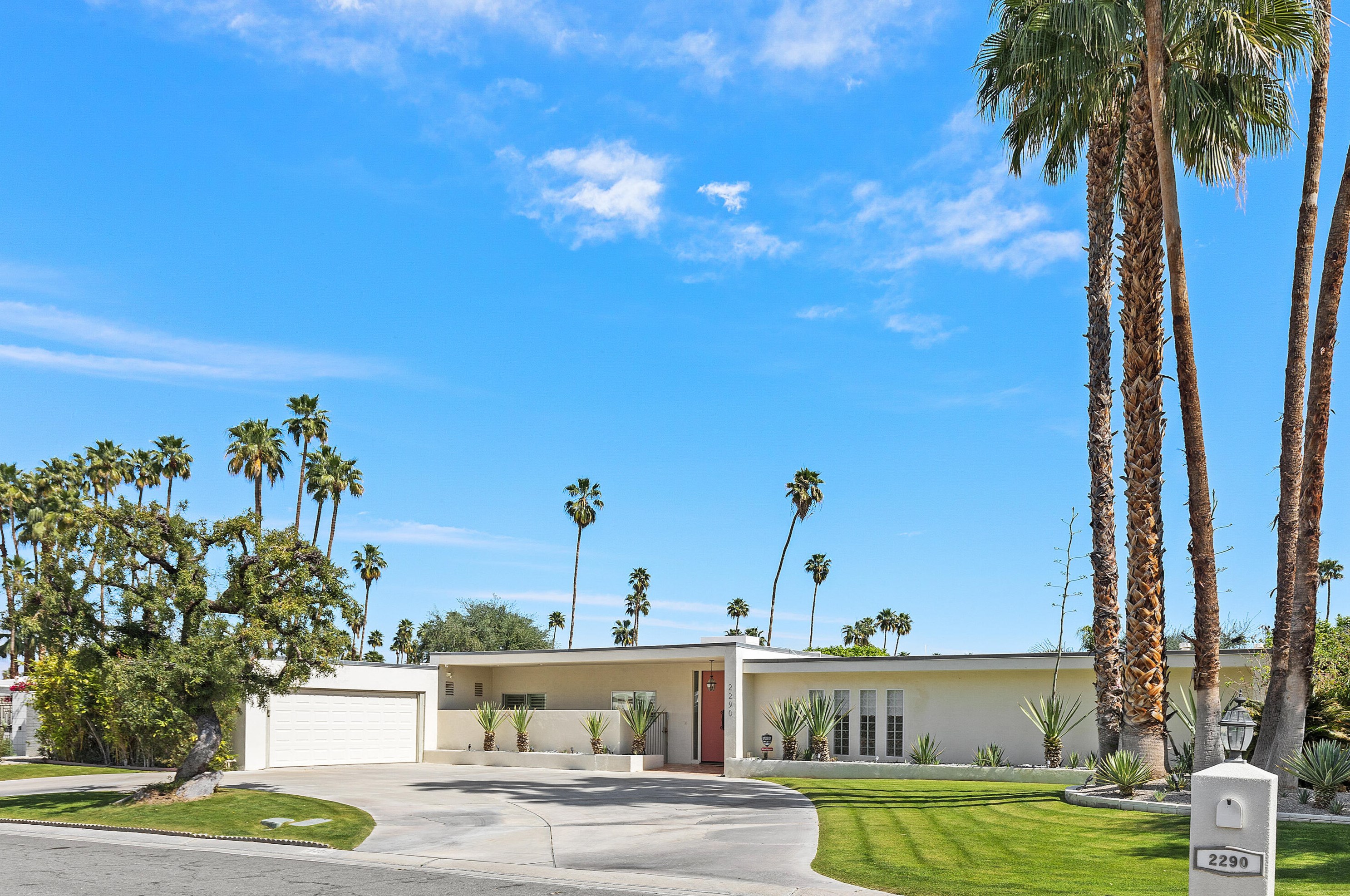 2290 Yosemite Dr, Palm Springs, CA 92264-9442
