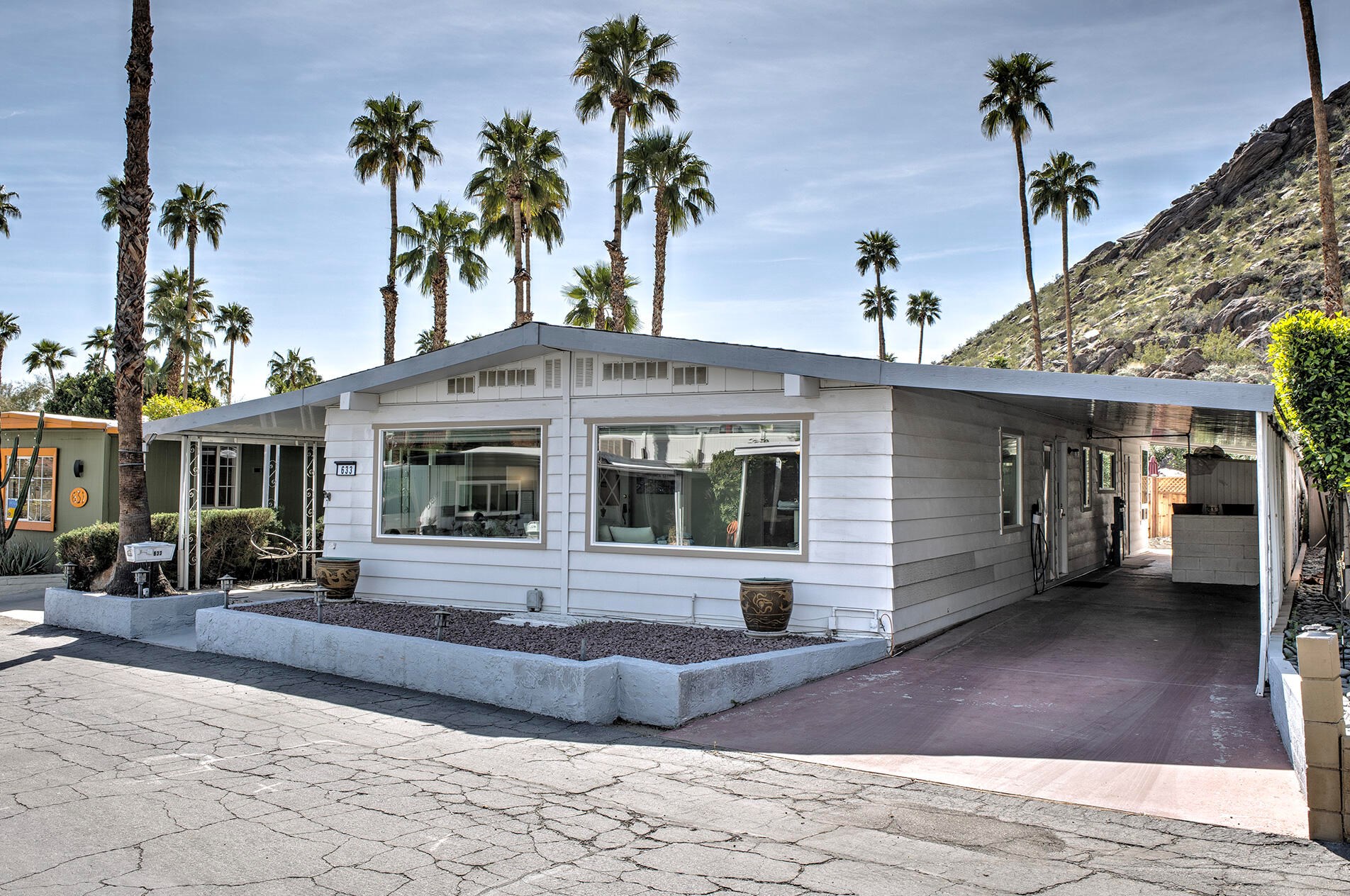 633 Cameo Dr, Palm Springs, CA 92264-8324