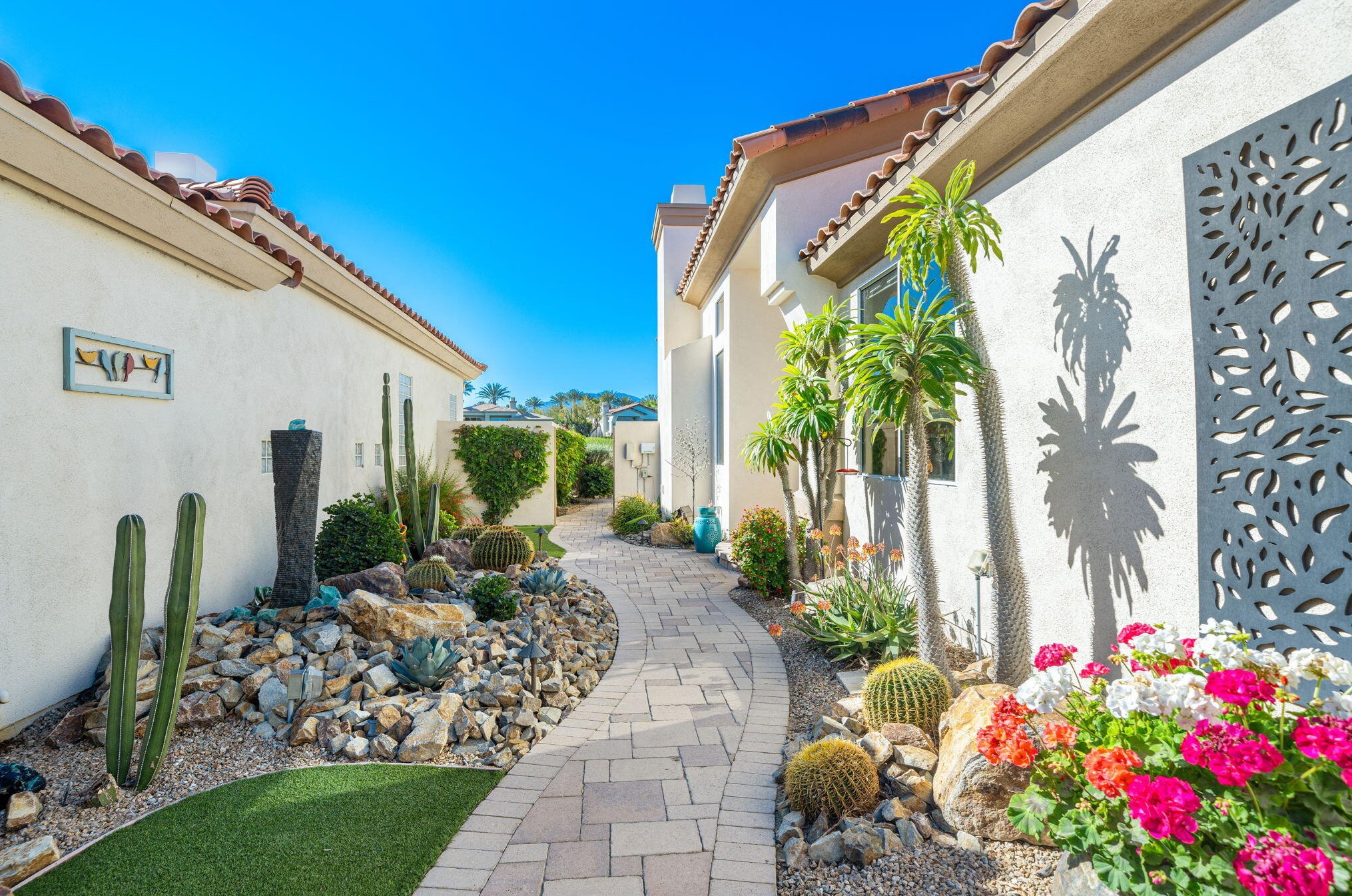 513 Falcon View Cir, Palm Desert, CA 92211-7436