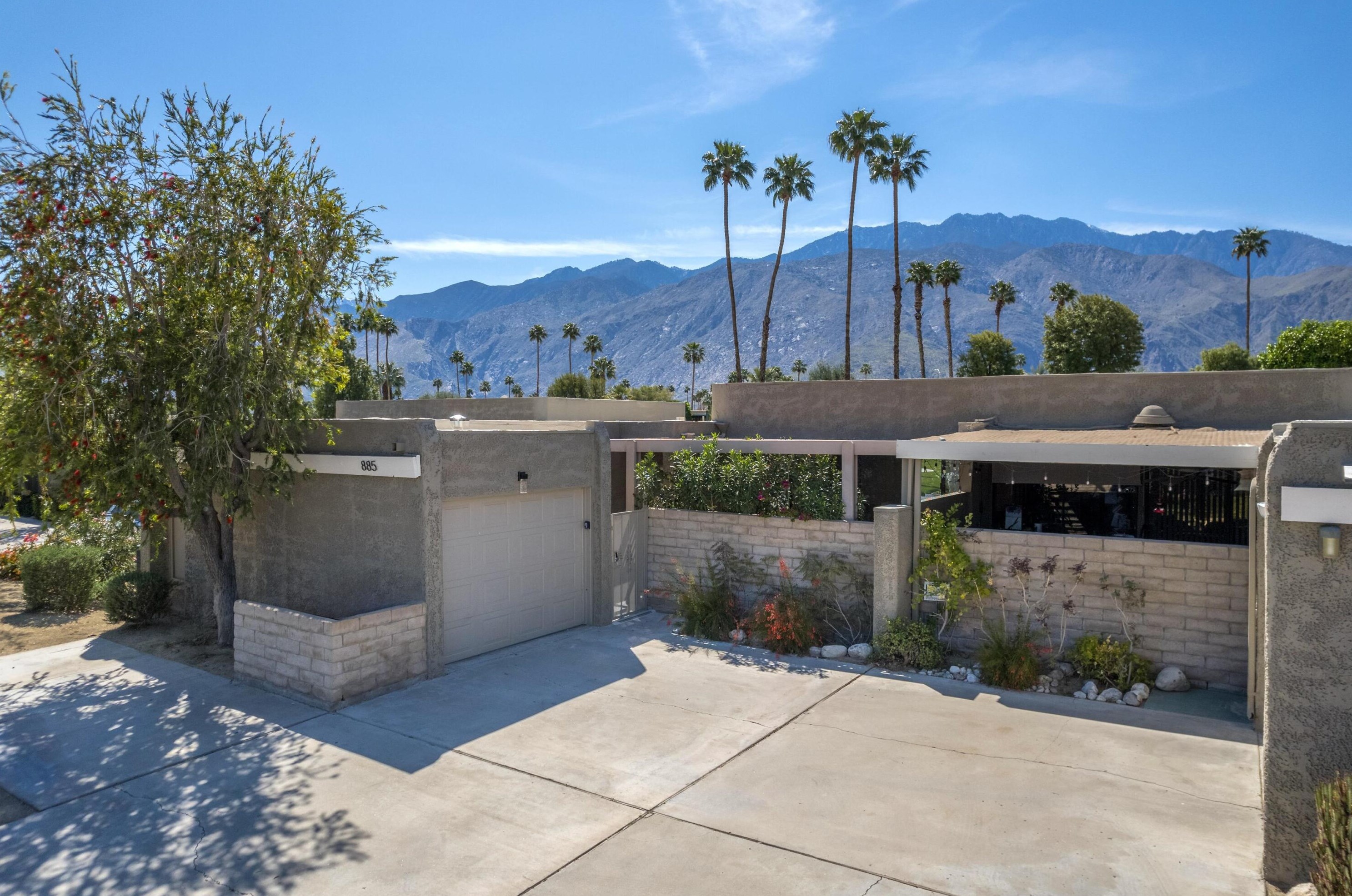 885 Cerritos Dr, Palm Springs, CA 92262-5931