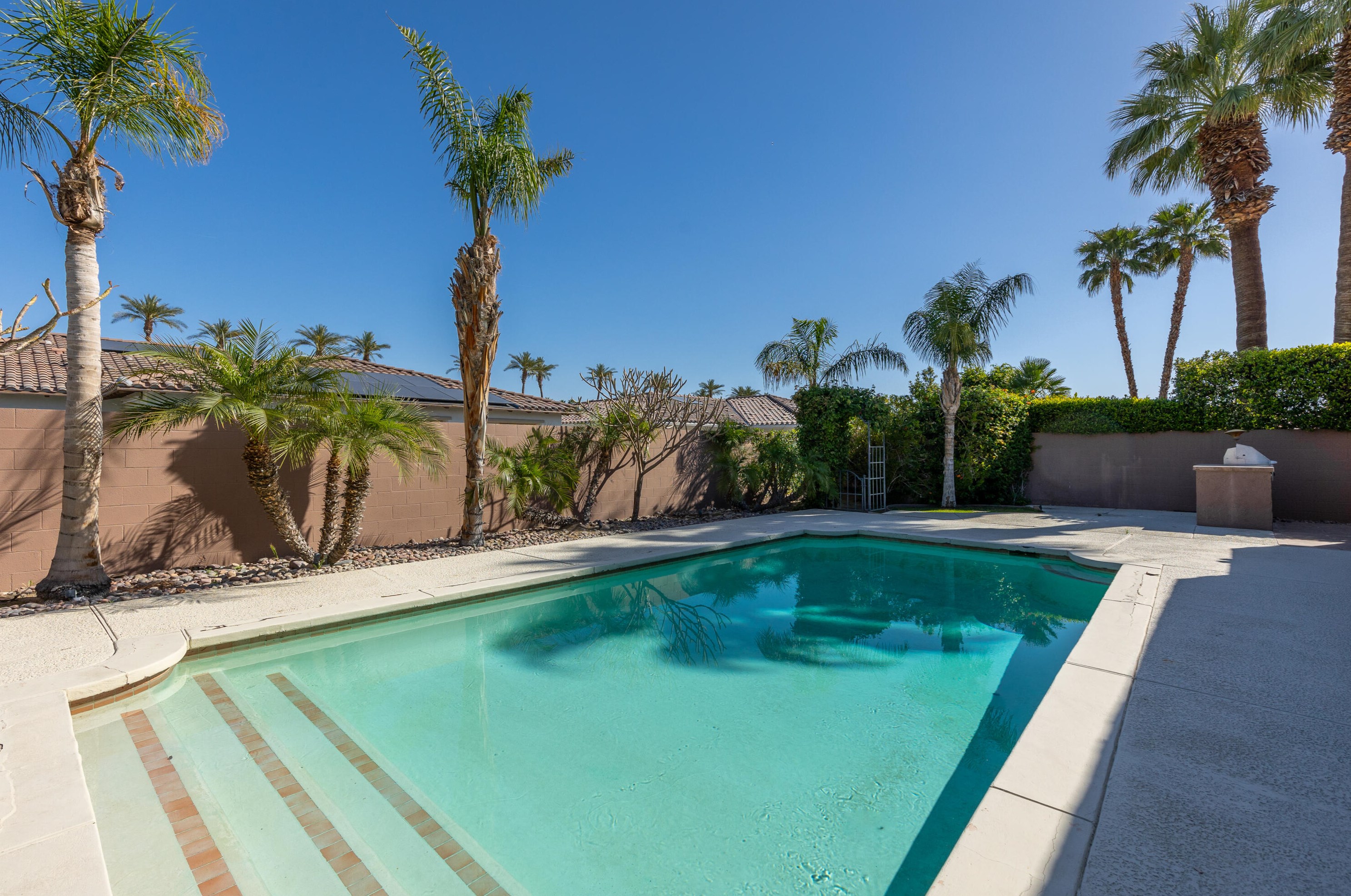 75342 Montecito Dr, Palm Desert, CA 92210-8359