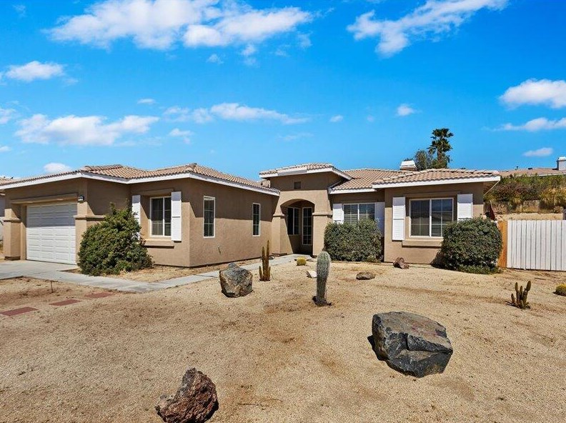 13710 Hacienda Heights Dr, Desert Hot Springs, CA 92240-6584