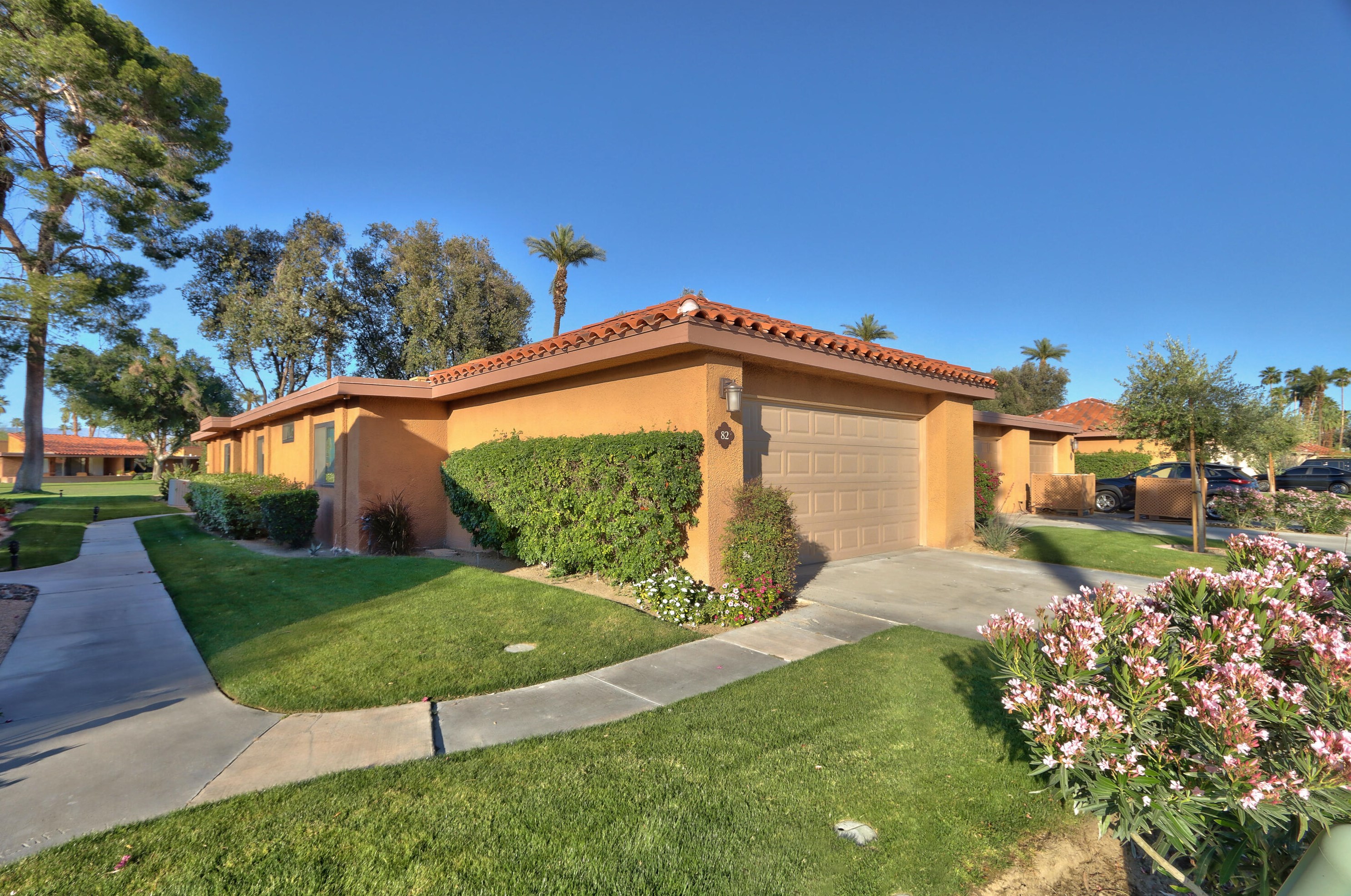 82 Sunrise Dr, Rancho Mirage, CA 92270-3879