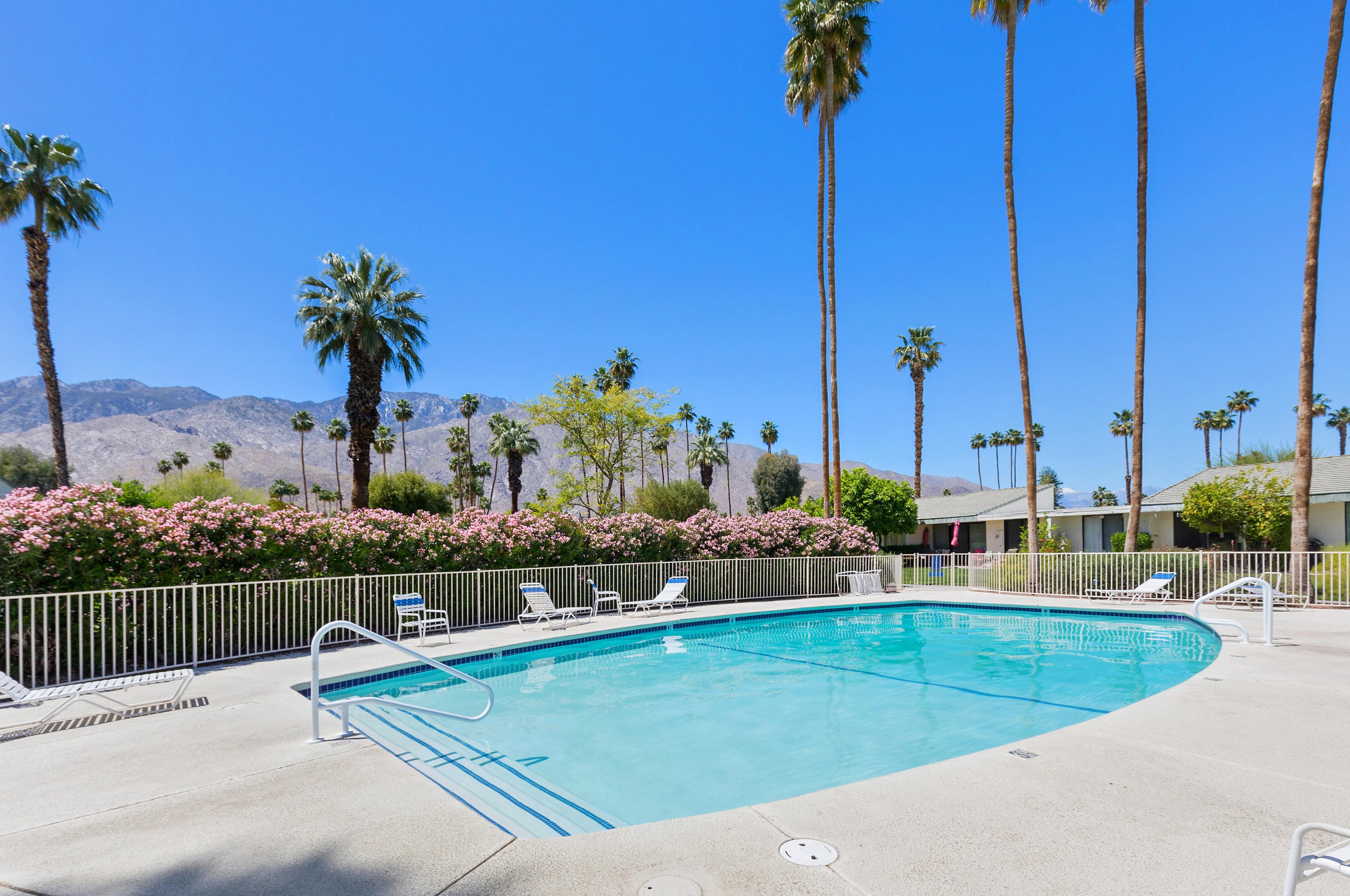 1707 Grand Bahama Dr, Palm Springs CA  92264-8549 exterior