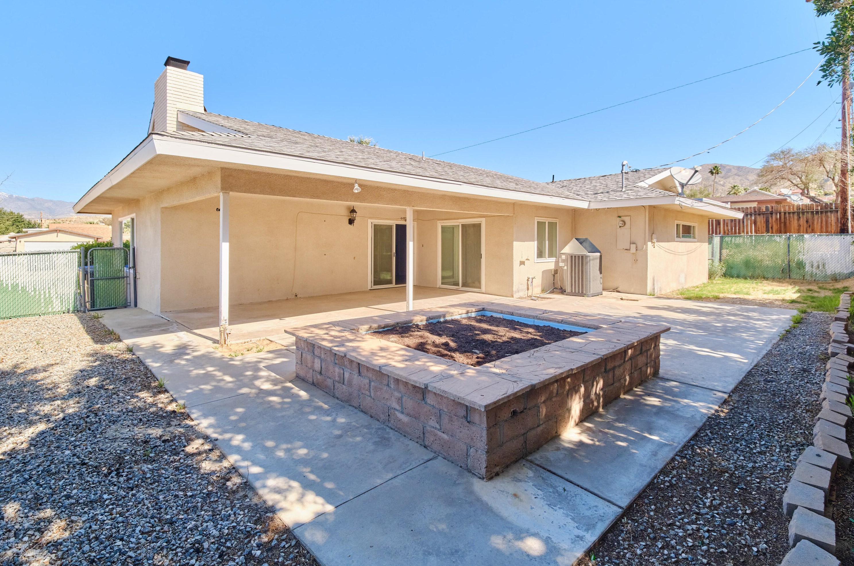 9760 San Simeon Dr, Desert Hot Springs, CA 92240-1862