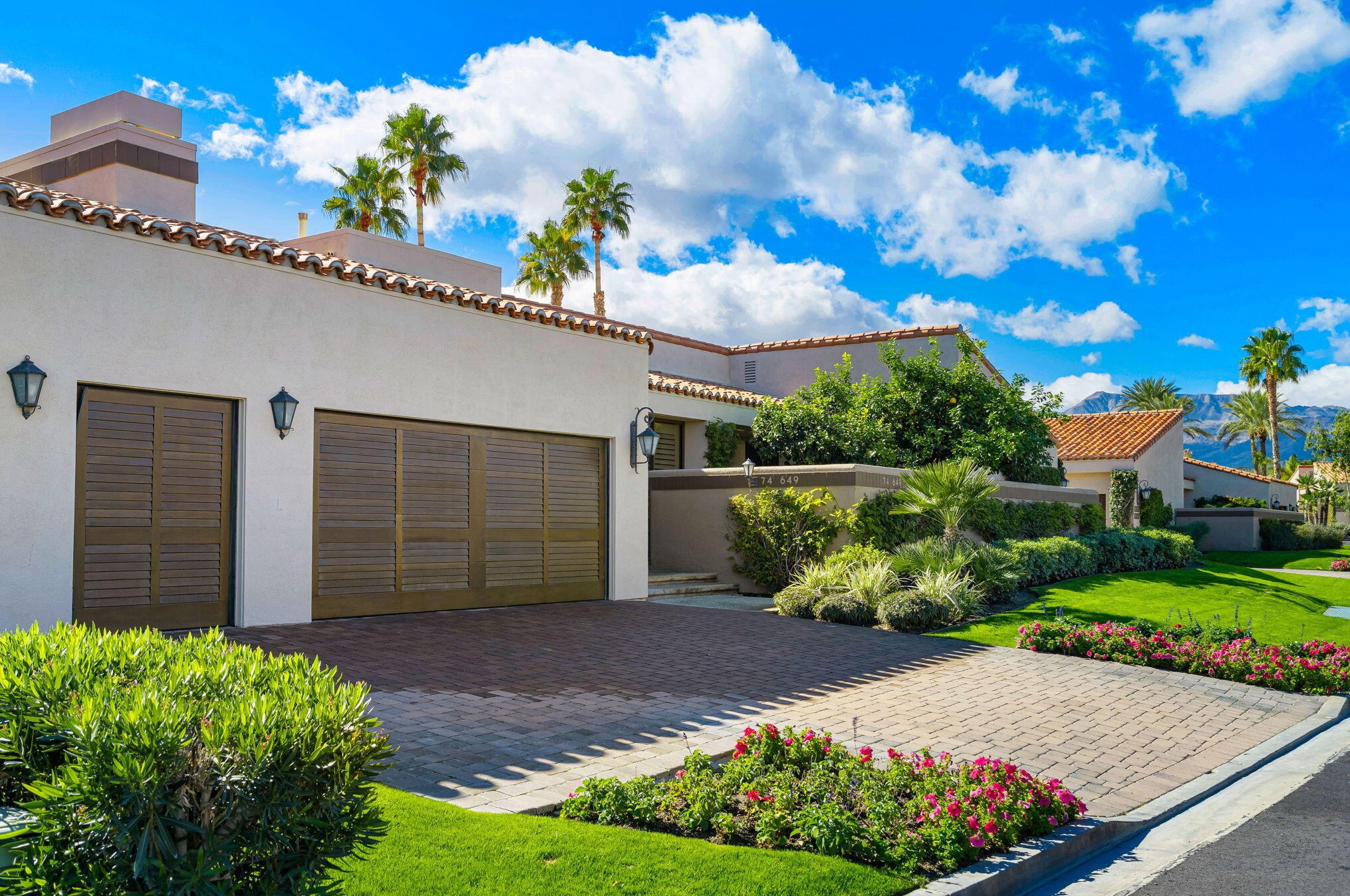 74649 Arroyo Dr, Palm Desert, CA 92210-7338