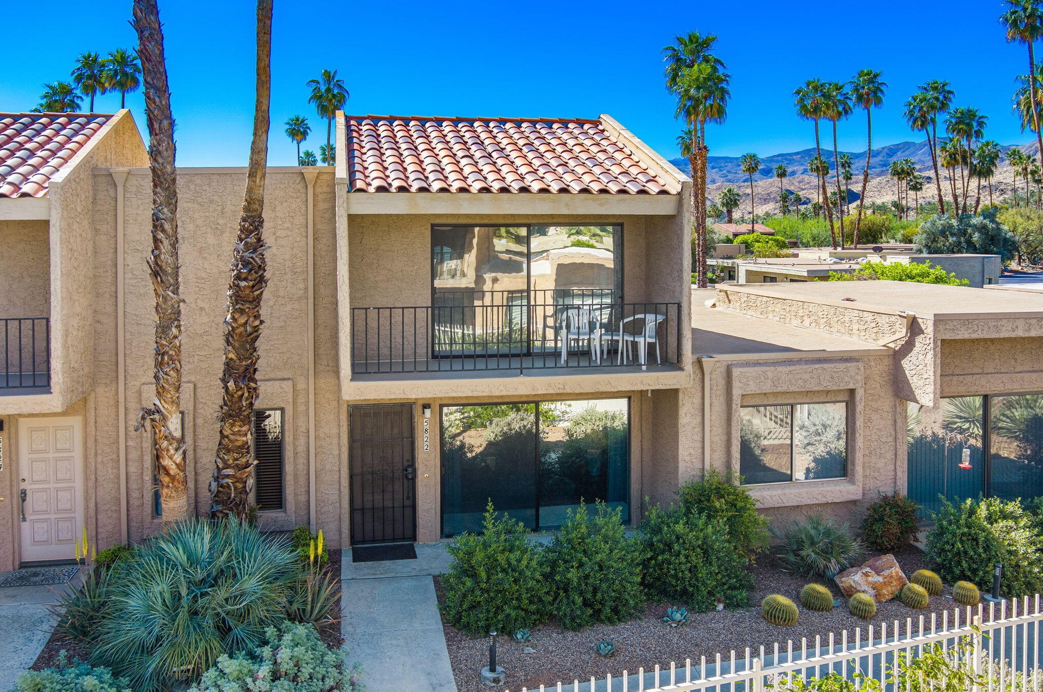 5822 Los Coyotes Dr, Palm Springs, CA 92264-6004