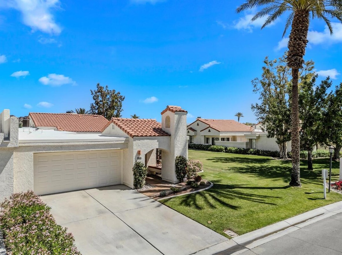 49580 Avenida Vista Bonita, La Quinta CA  92253-2539 exterior
