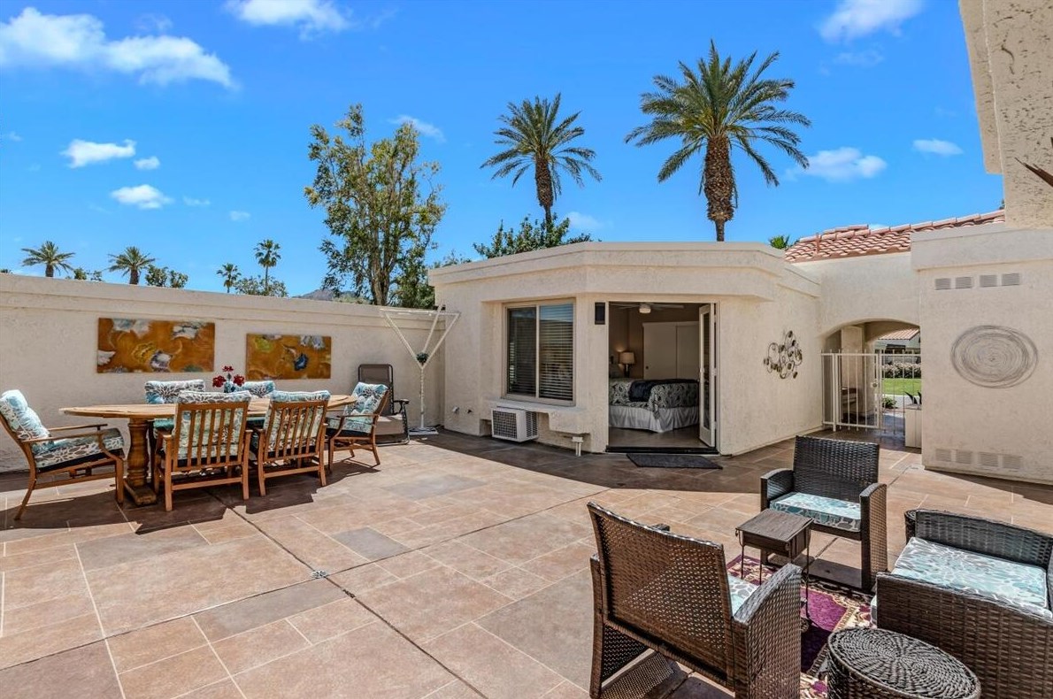 49580 Avenida Vista Bonita, La Quinta CA  92253-2539 exterior