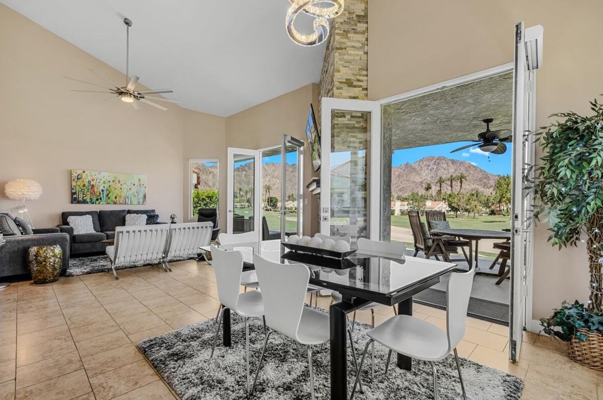 49580 Avenida Vista Bonita, La Quinta CA  92253-2539 exterior